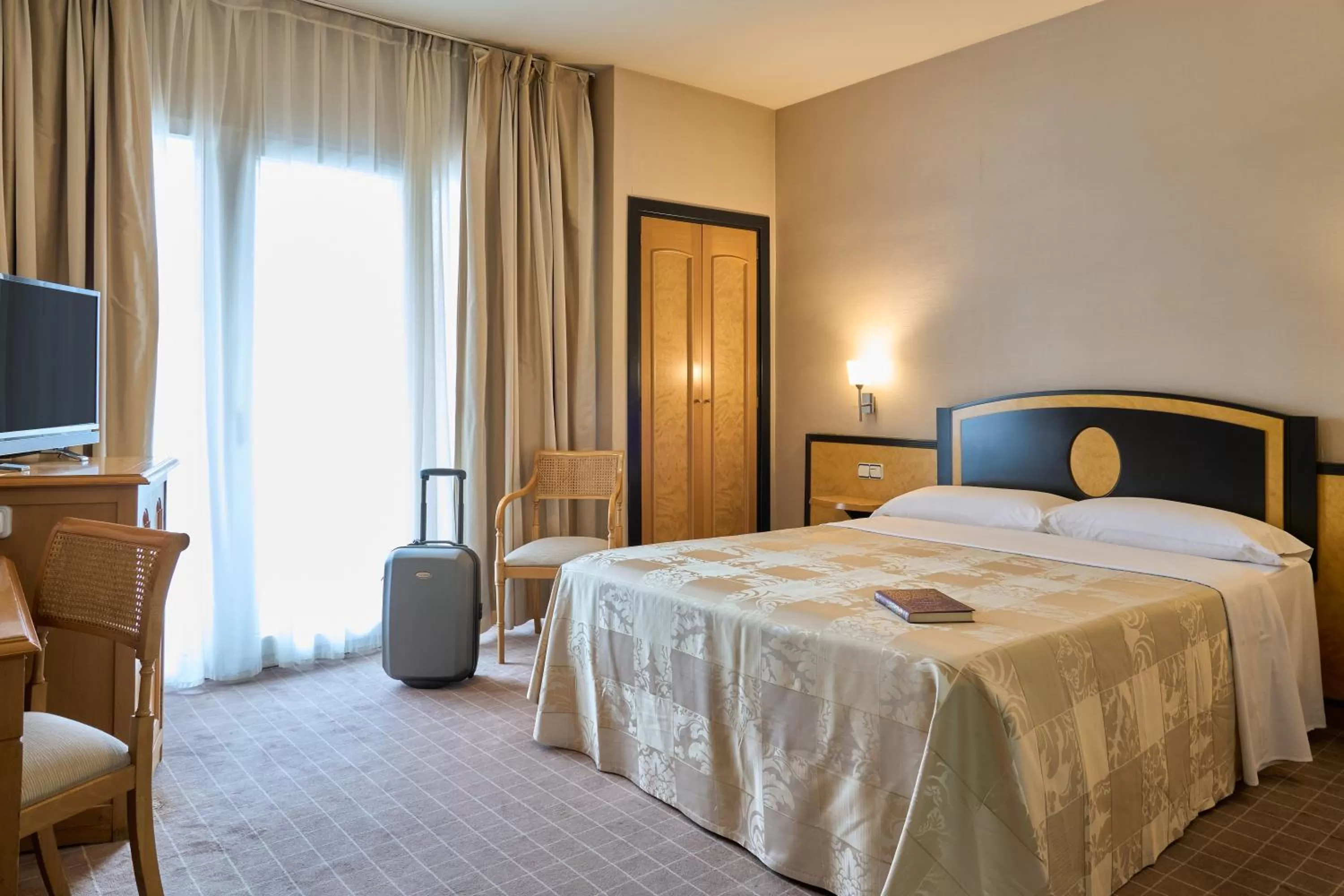 Photo of the whole room, Bed in Hotel Macià Cóndor