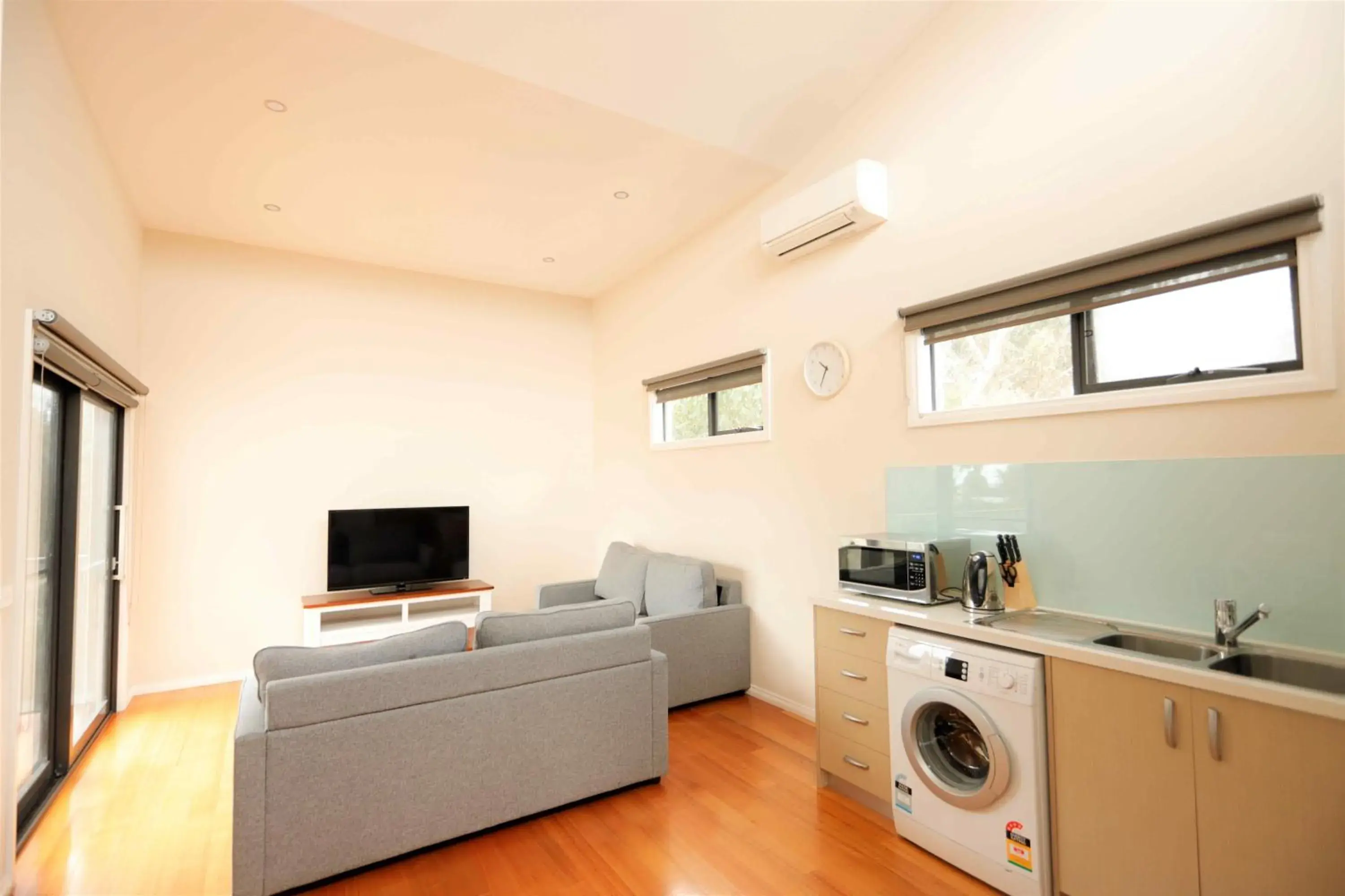 Kitchen/Kitchenette in Apollo Bay Seal Apartments