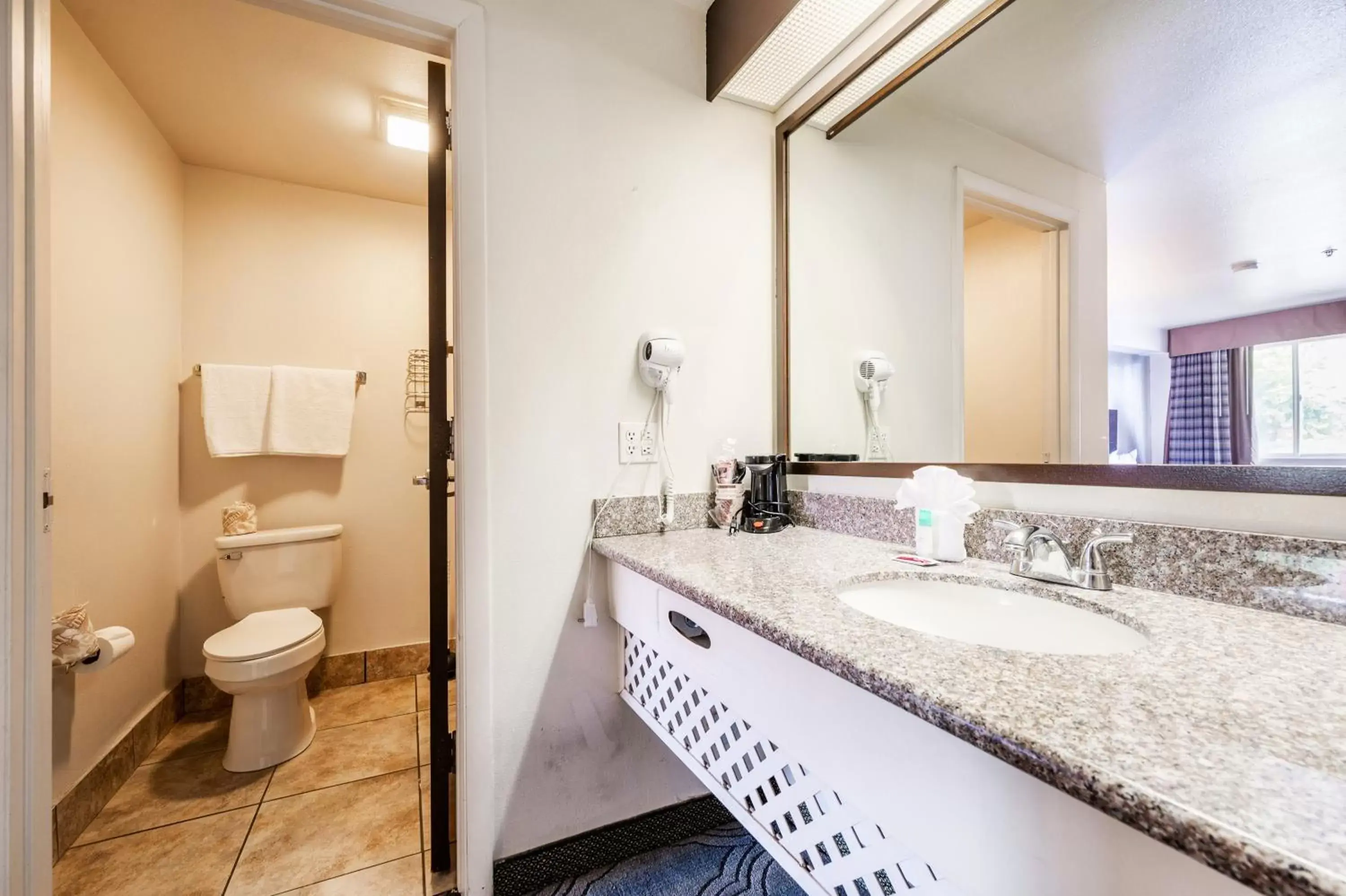 Public Bath, Bathroom in City Creek Inn & Suites