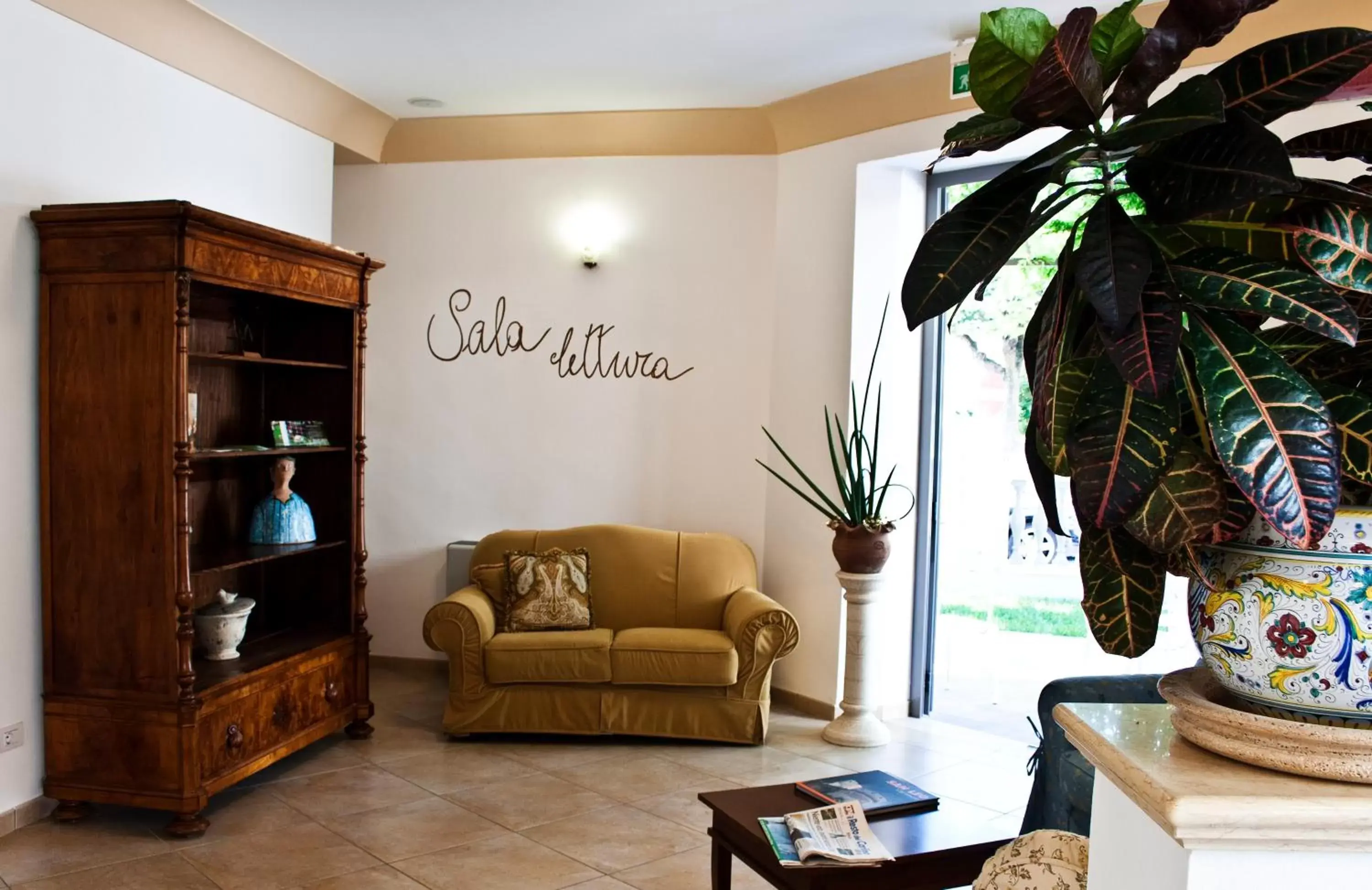 Library, Seating Area in Sovrana Hotel & SPA