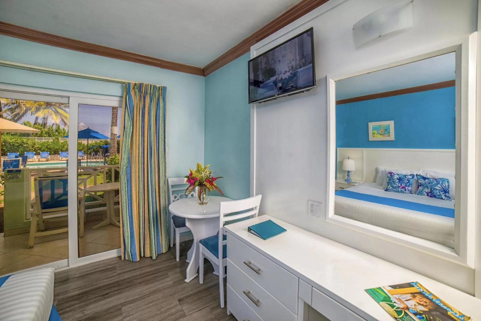 Pool view, Bed in Dover Beach Hotel