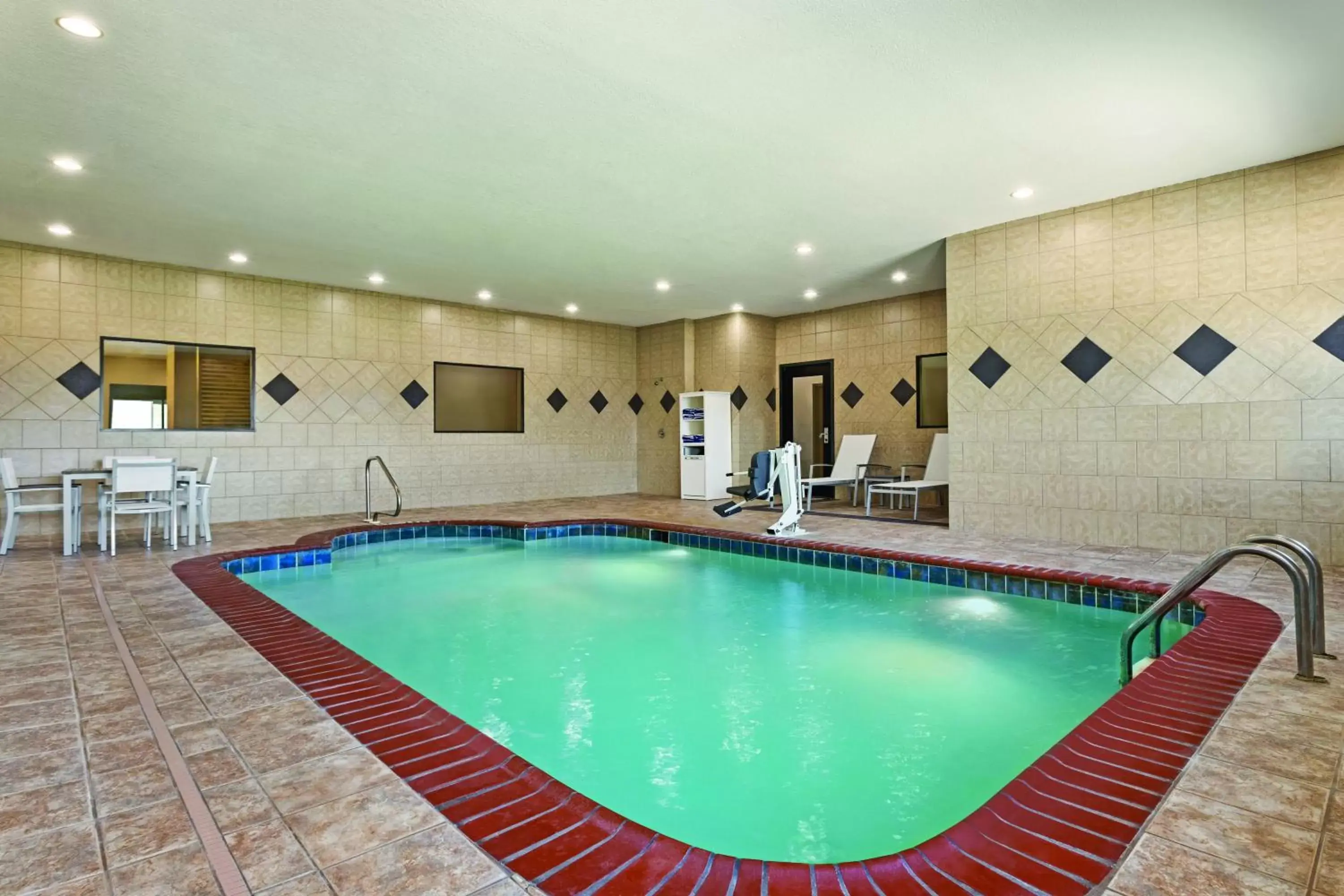 Swimming Pool in Country Inn & Suites by Radisson, Byram/Jackson South, MS