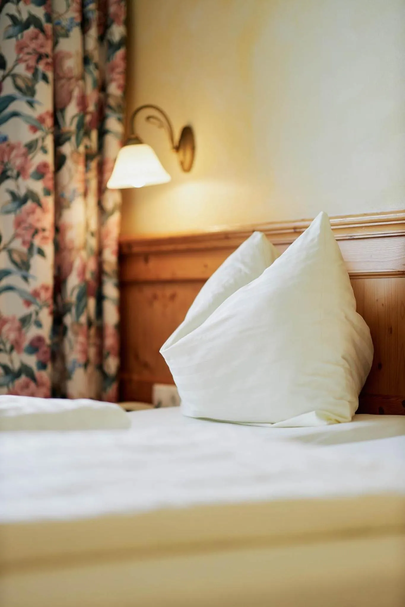 Bed in Gasthaus Hotel Oberwirt