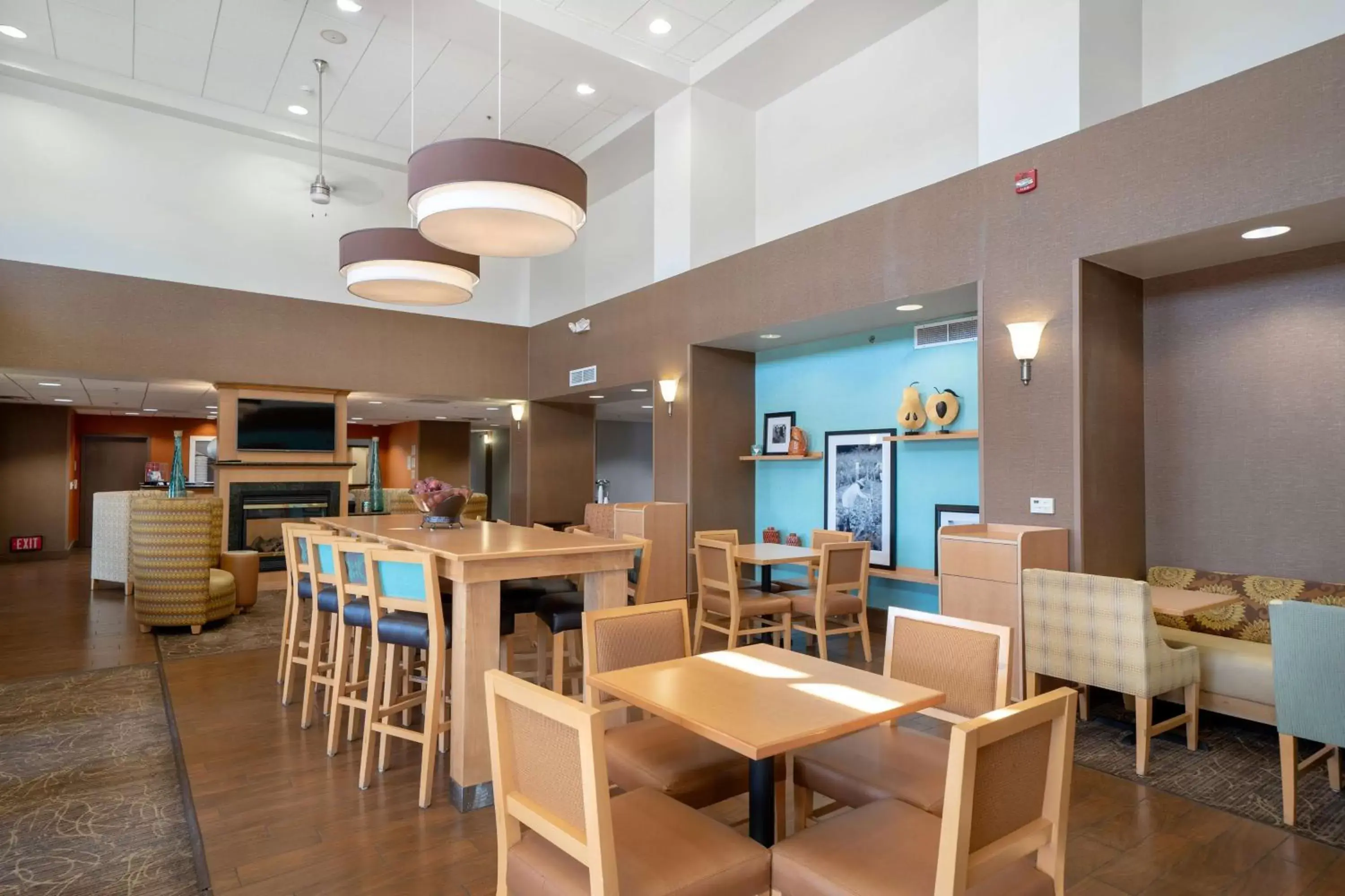Restaurant/Places to Eat in Hampton Inn & Suites Madera