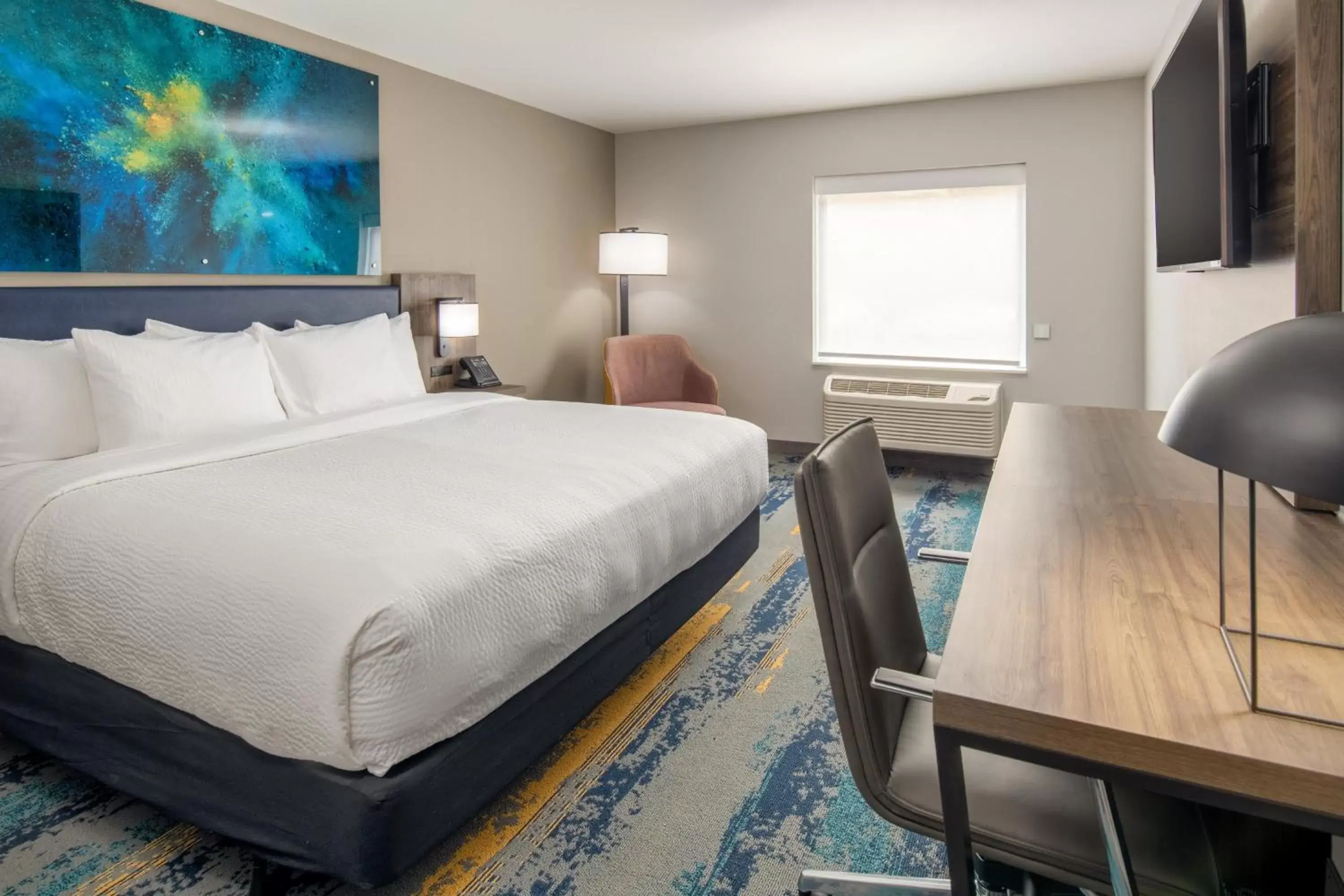 Bed in La Quinta Inn & Suites by Wyndham Spokane Downtown
