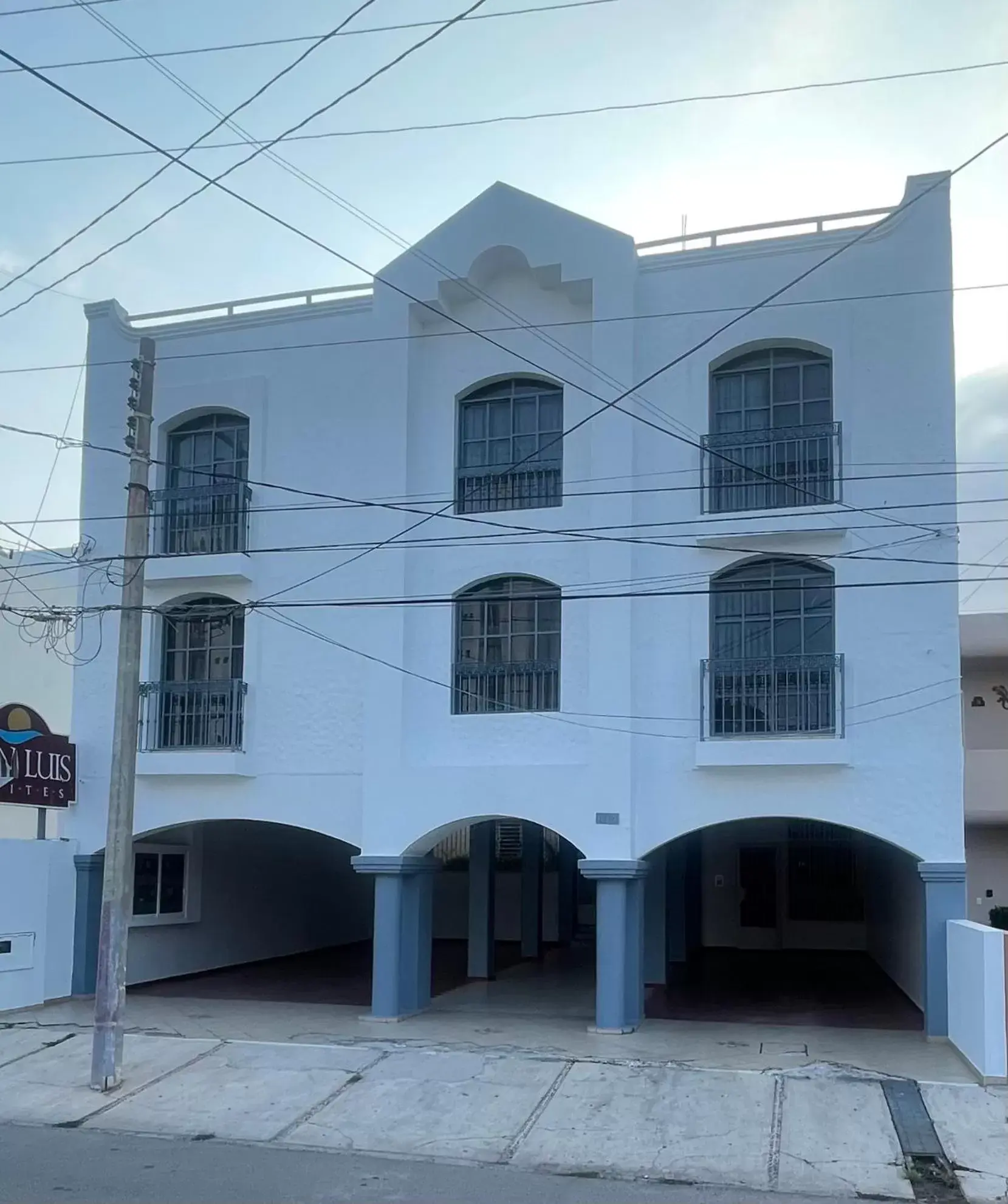 Facade/entrance, Property Building in Suites San Luis