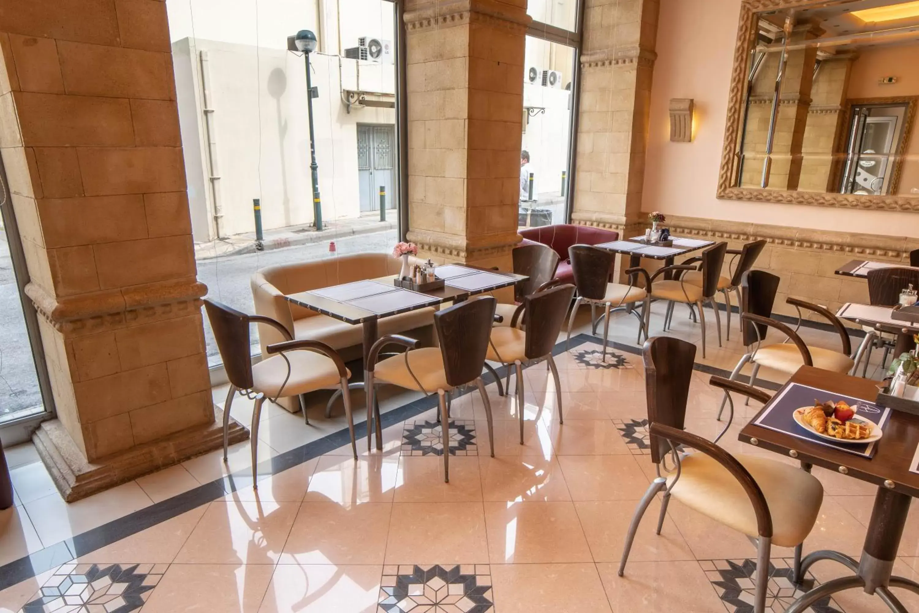 Restaurant/places to eat in Argo Hotel Piraeus