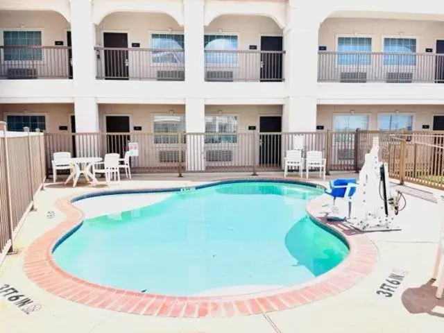 Swimming Pool in Super 8 by Wyndham Montgomery/ Lake Conroe