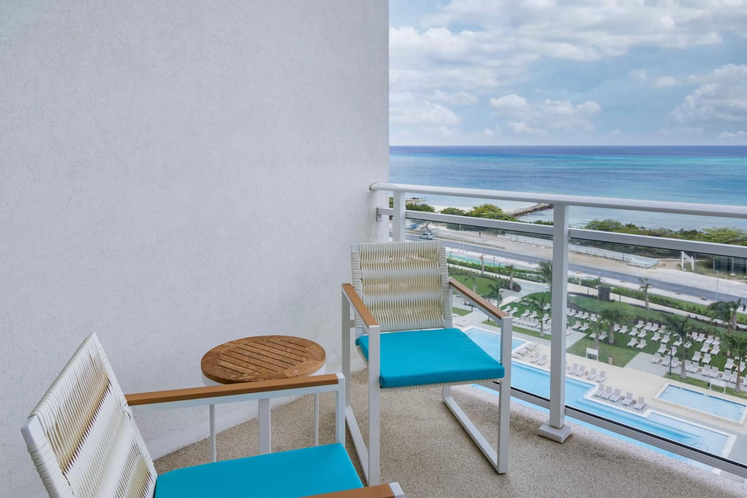 Seating area in Embassy Suites By Hilton Aruba Beach Resort