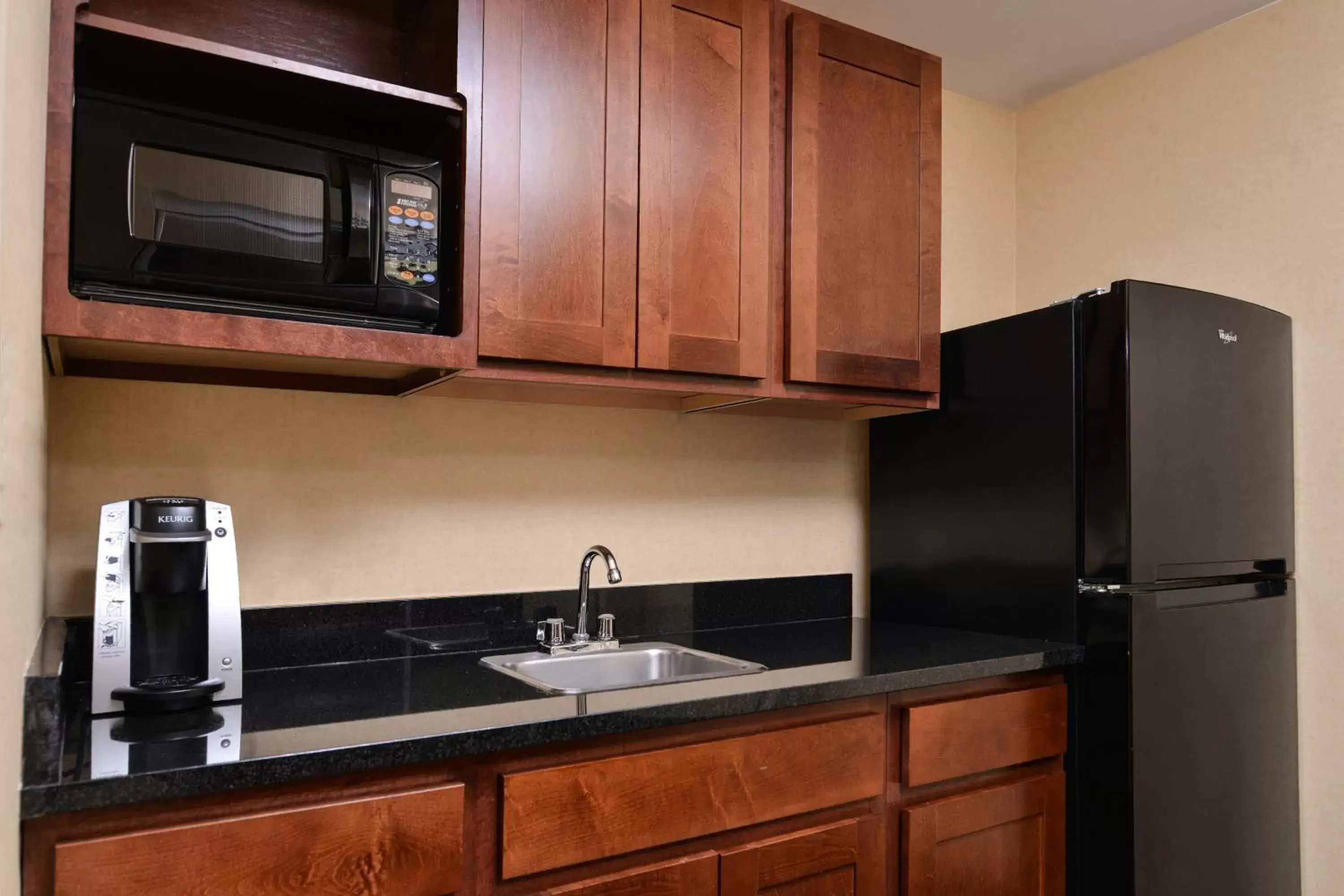 Photo of the whole room, Kitchen/Kitchenette in Holiday Inn Express Hotel & Suites West Chester, an IHG Hotel