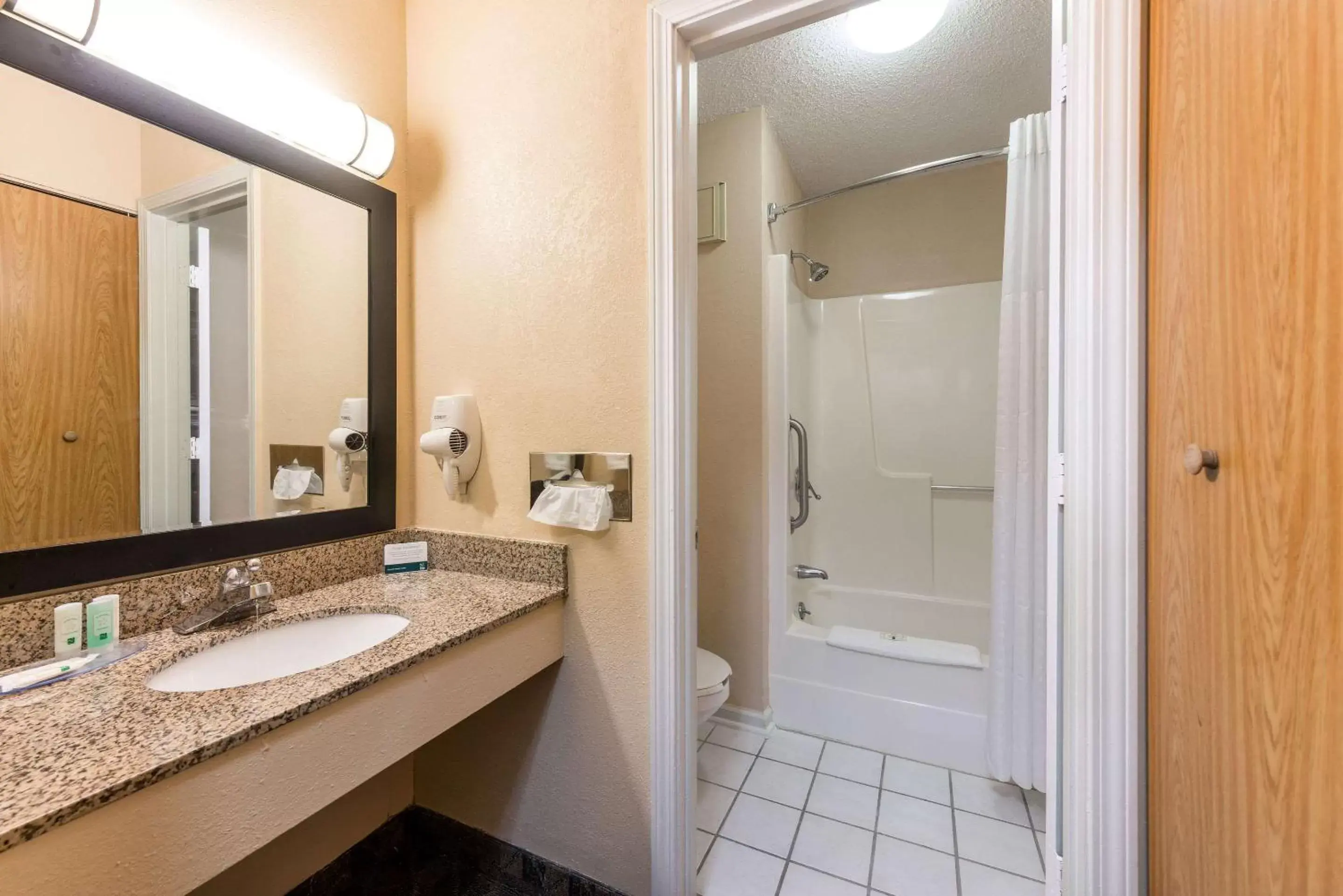 Bedroom, Bathroom in Quality Inn & Suites