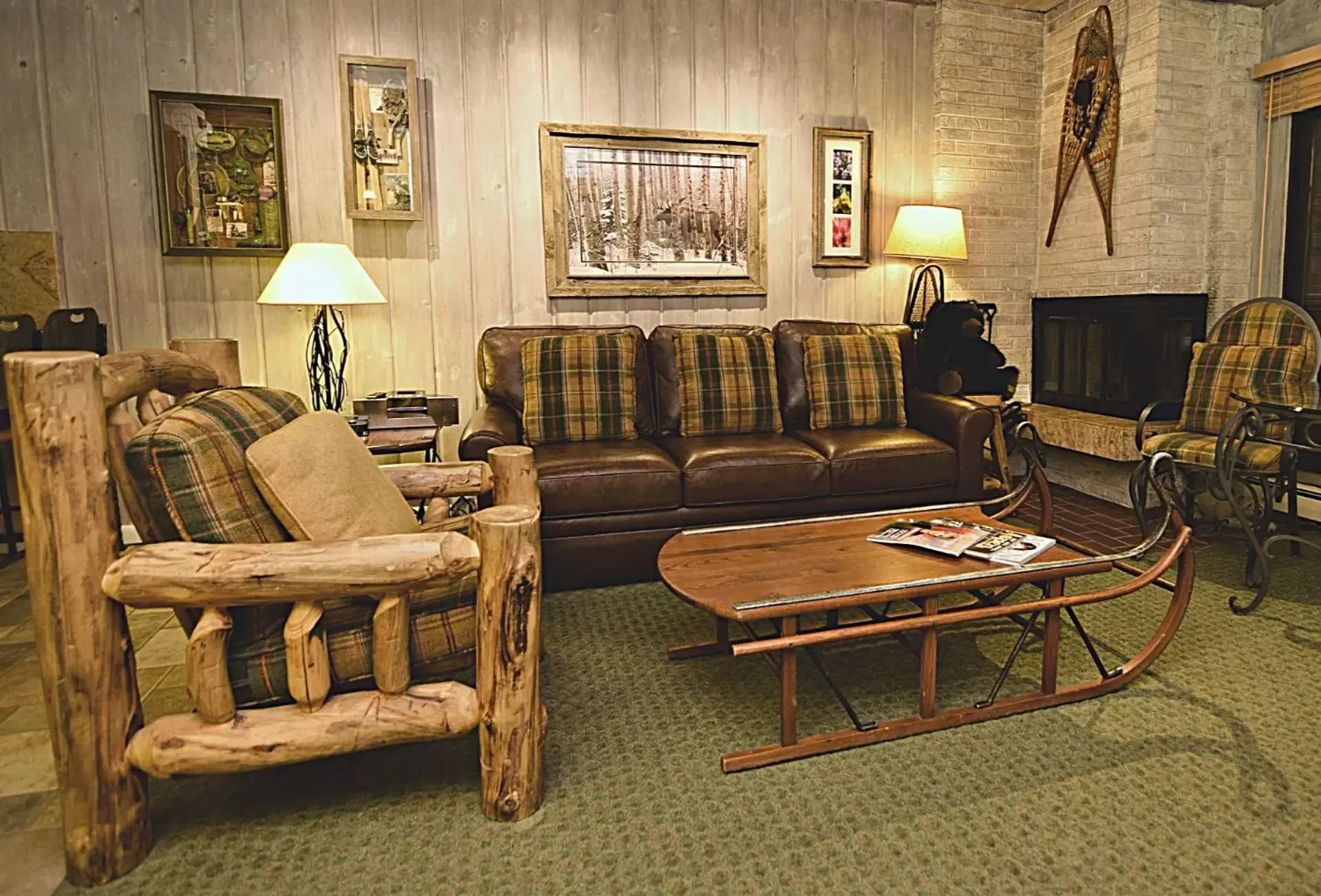 Seating Area in Aspen Square Condominium Hotel