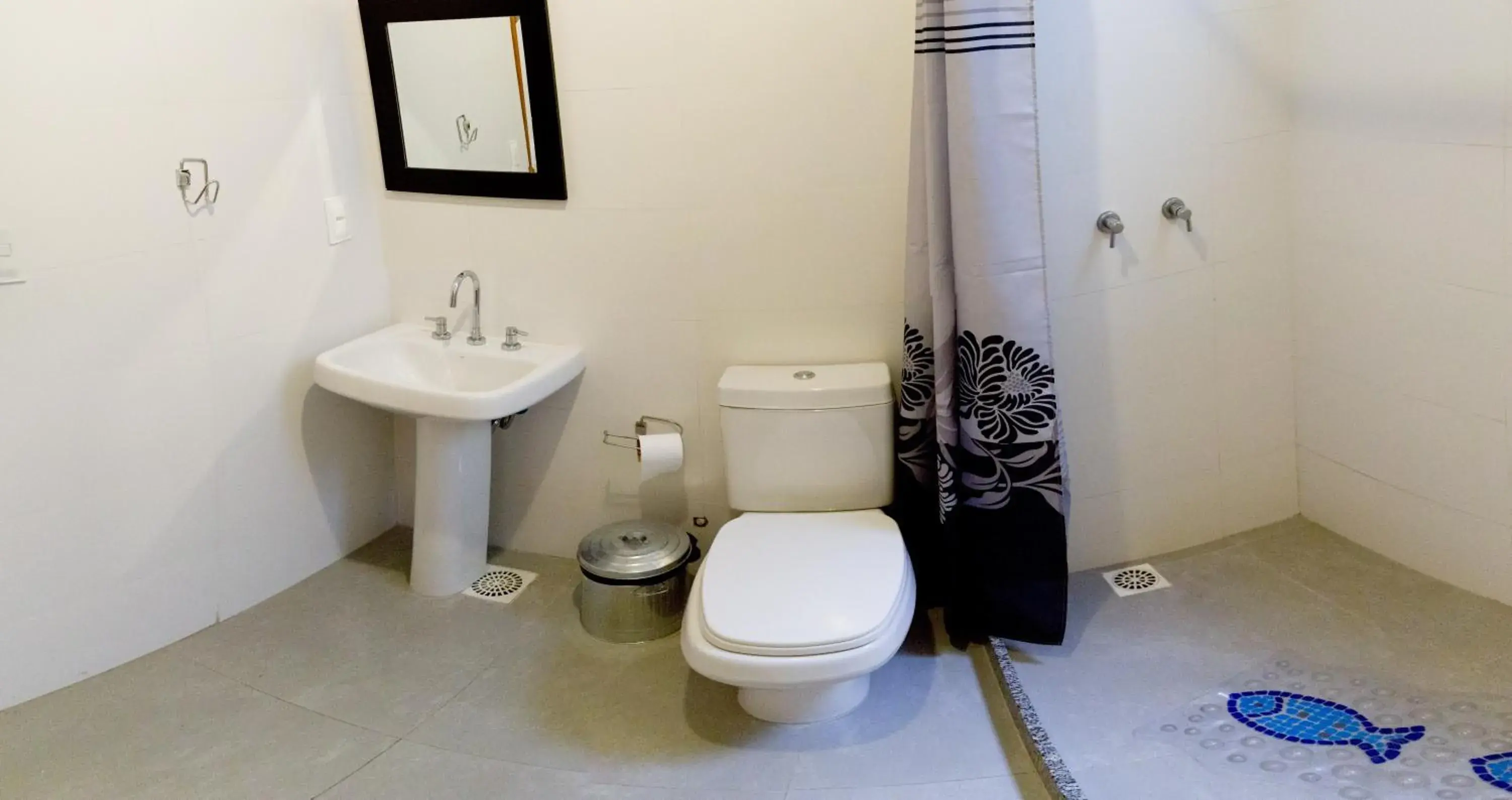 Shower, Bathroom in CabanaCopa Hostel