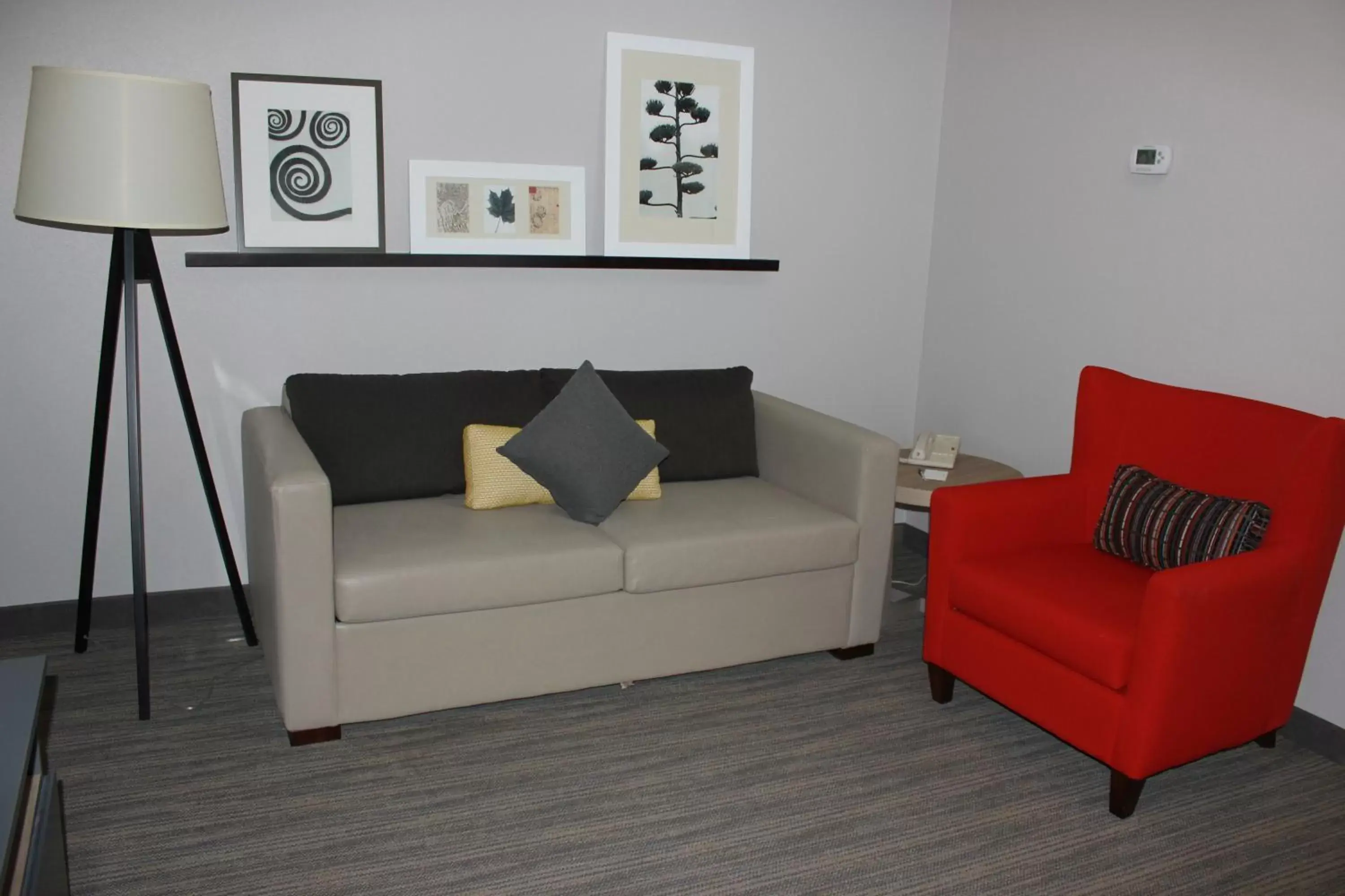 Seating Area in Country Inn & Suites by Radisson, Roanoke, VA