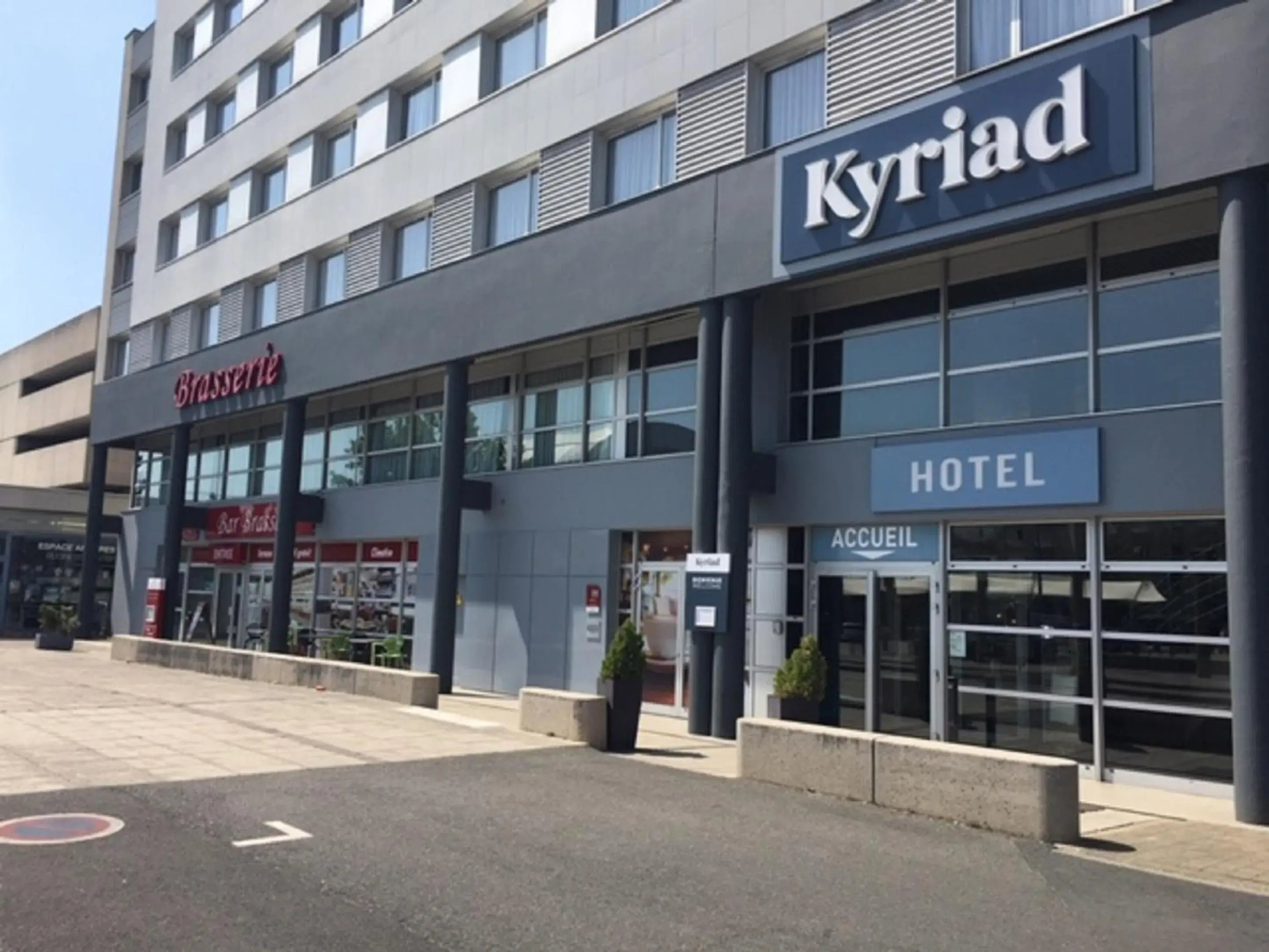 Facade/entrance, Property Building in Hotel Kyriad Tours St Pierre des Corps Gare