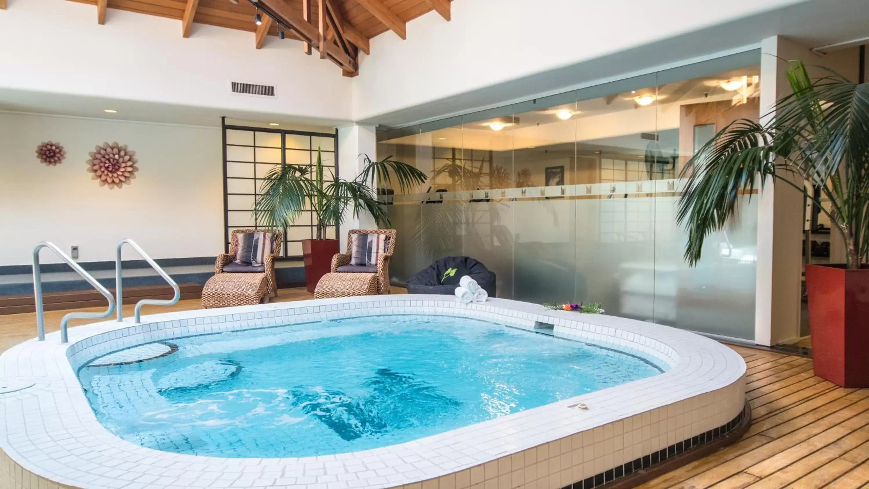 Hot Tub, Swimming Pool in Millennium Hotel Rotorua