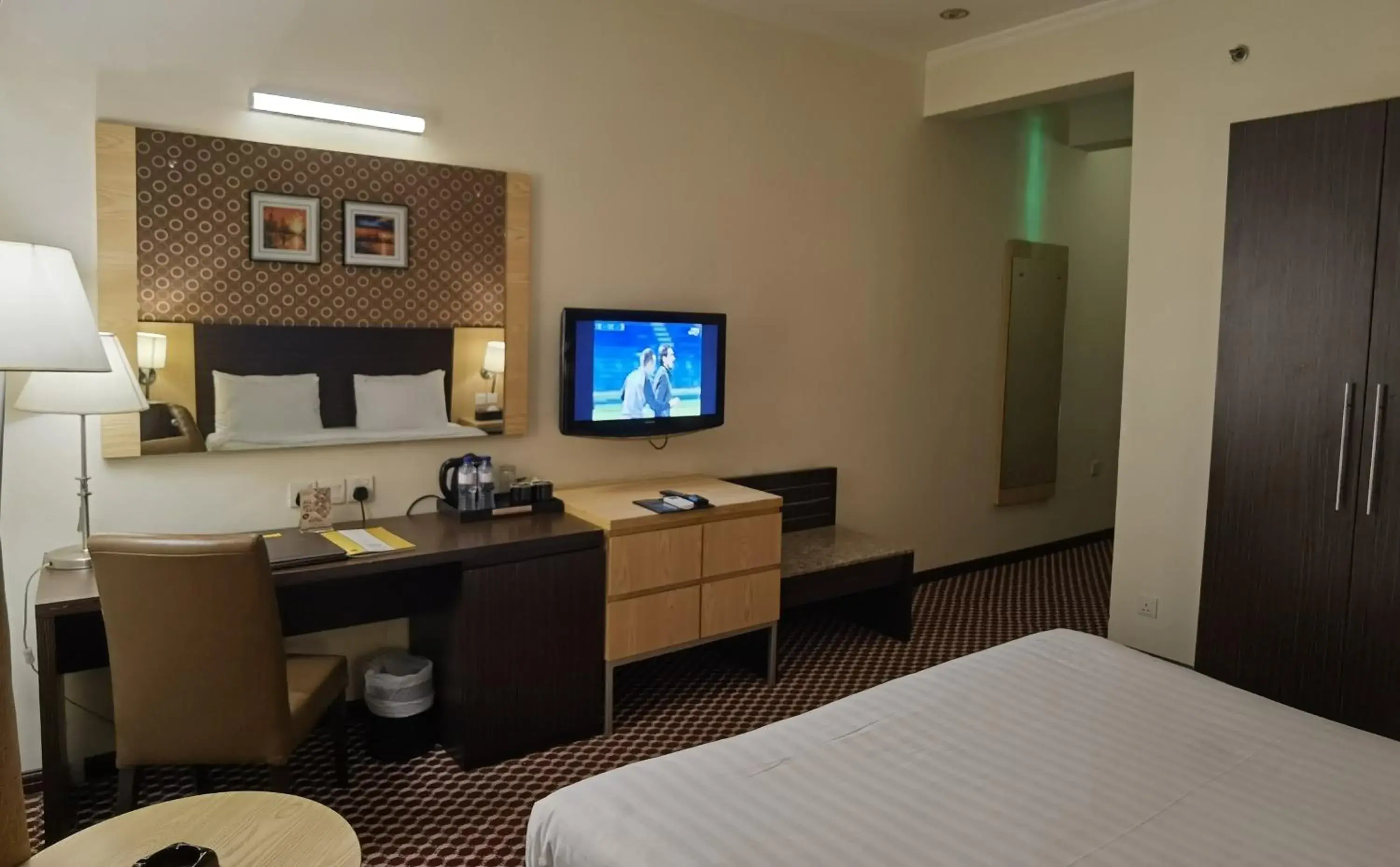 Guests, TV/Entertainment Center in Fortune Karama Hotel