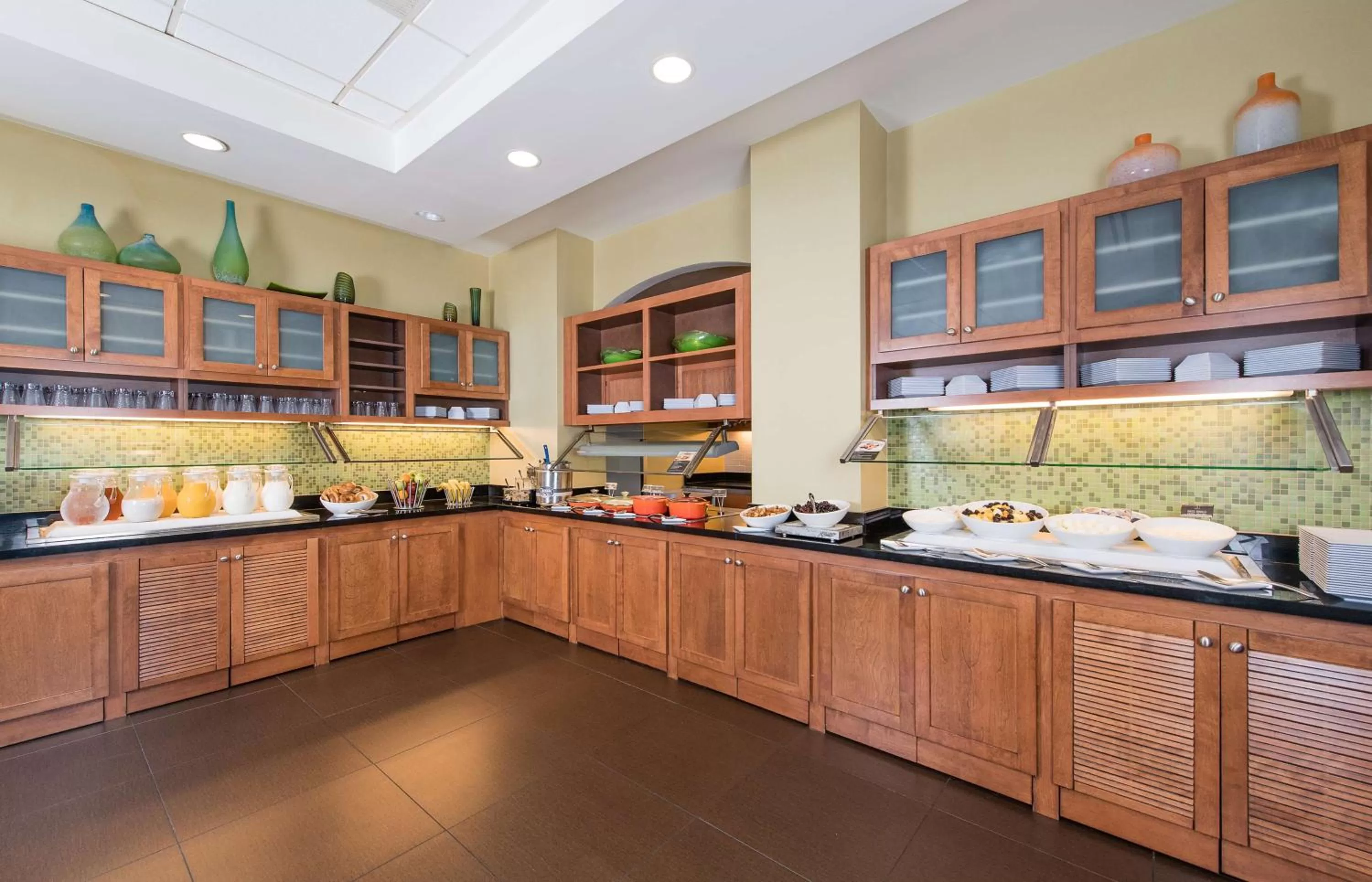 Restaurant/places to eat in Hyatt Place Charleston Airport / Convention Center