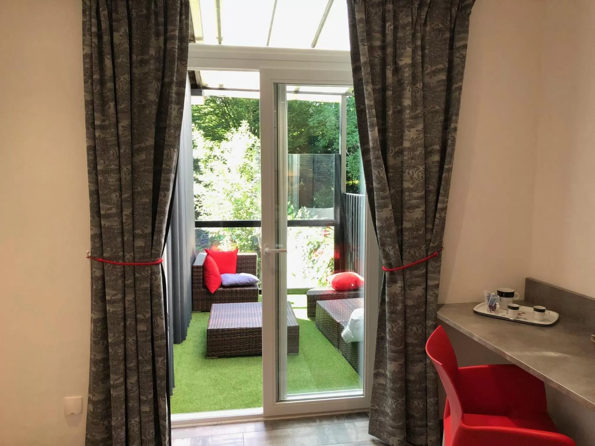 Garden view in Le Beverl'inn