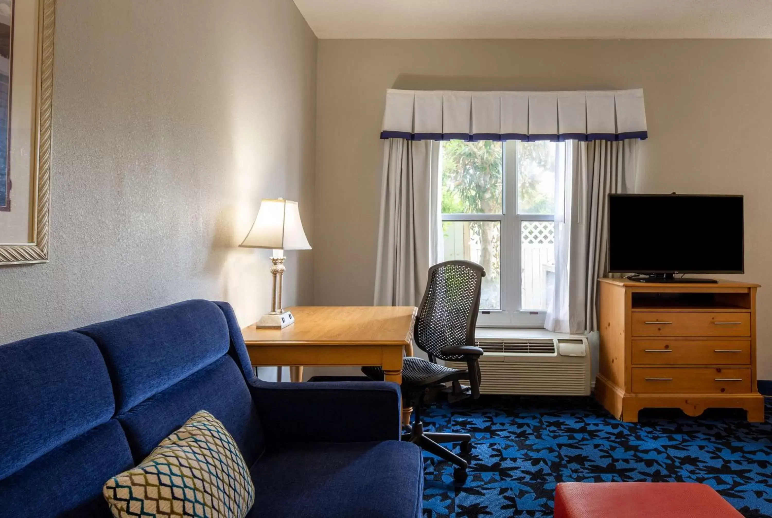 Bedroom, Seating Area in Hampton Inn & Suites Jacksonville Deerwood Park