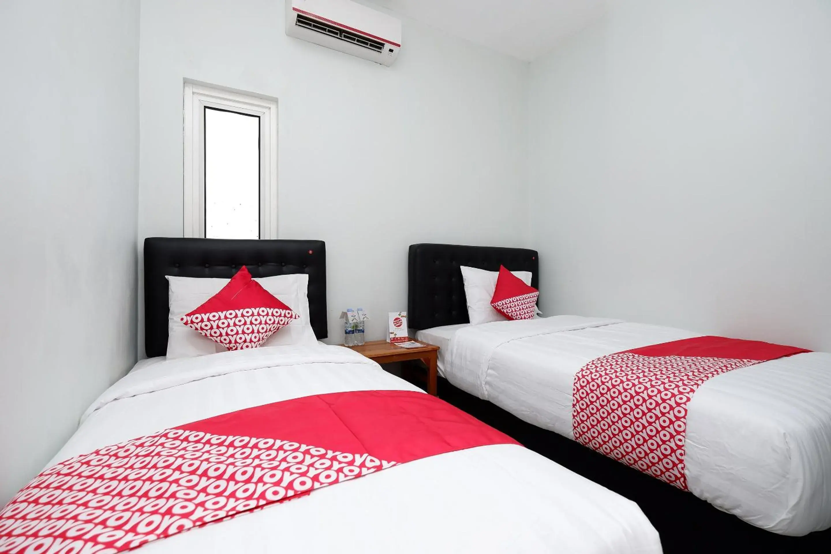 Standard Twin Room in SUPER OYO 1565 Palebon Residence