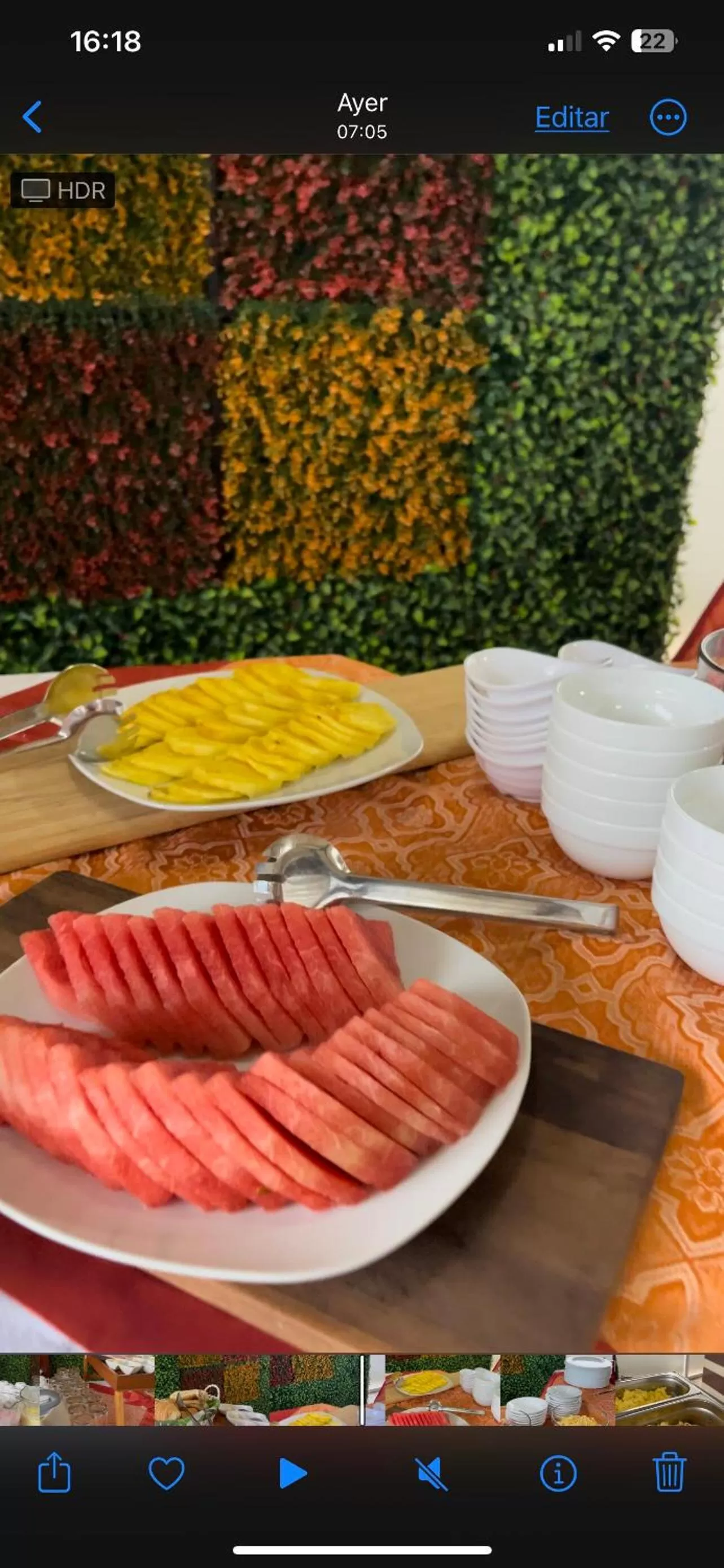 Continental breakfast in House Center