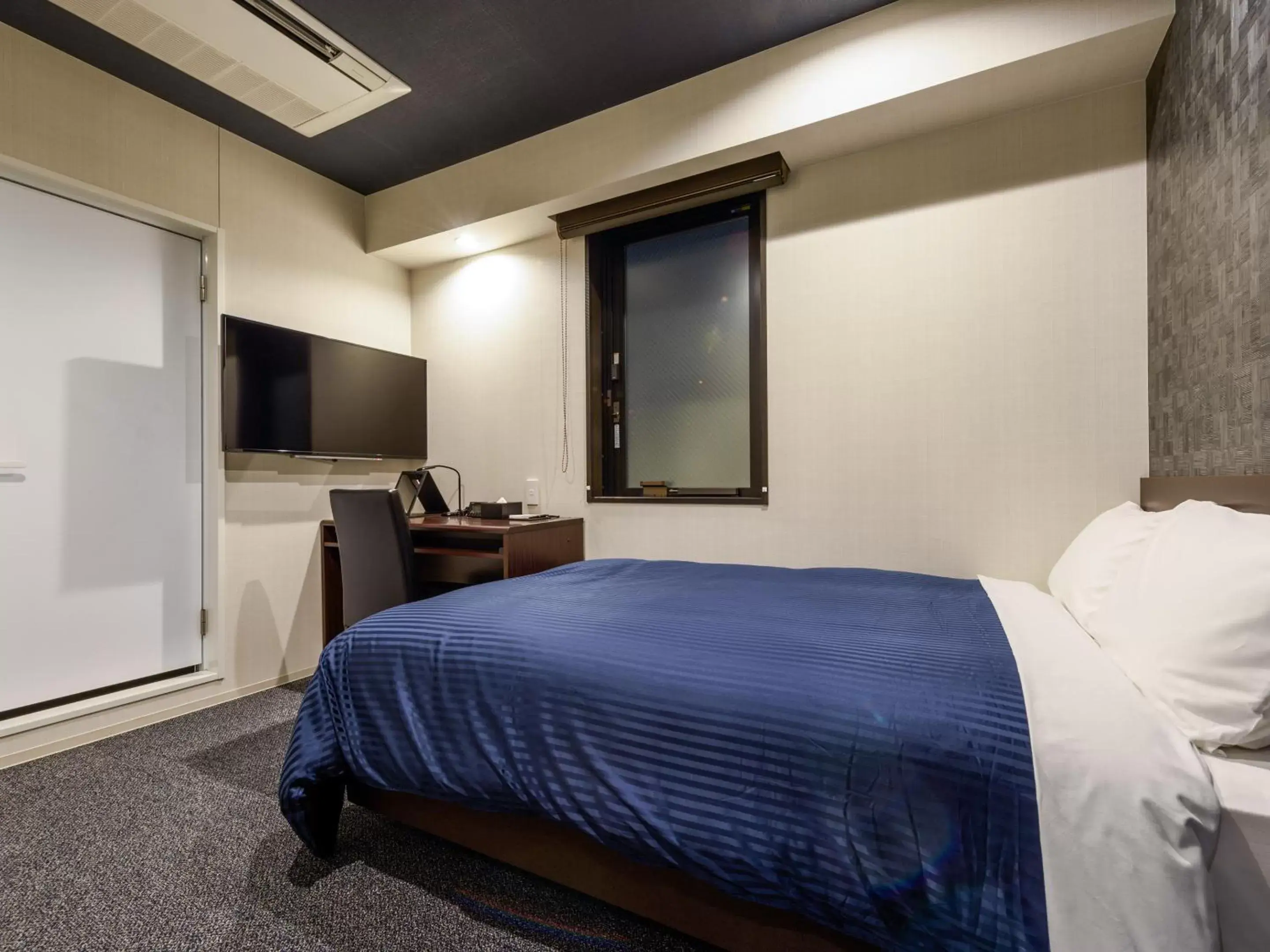 Bed in HOTEL LiVEMAX Asakusabashi-Ekimae