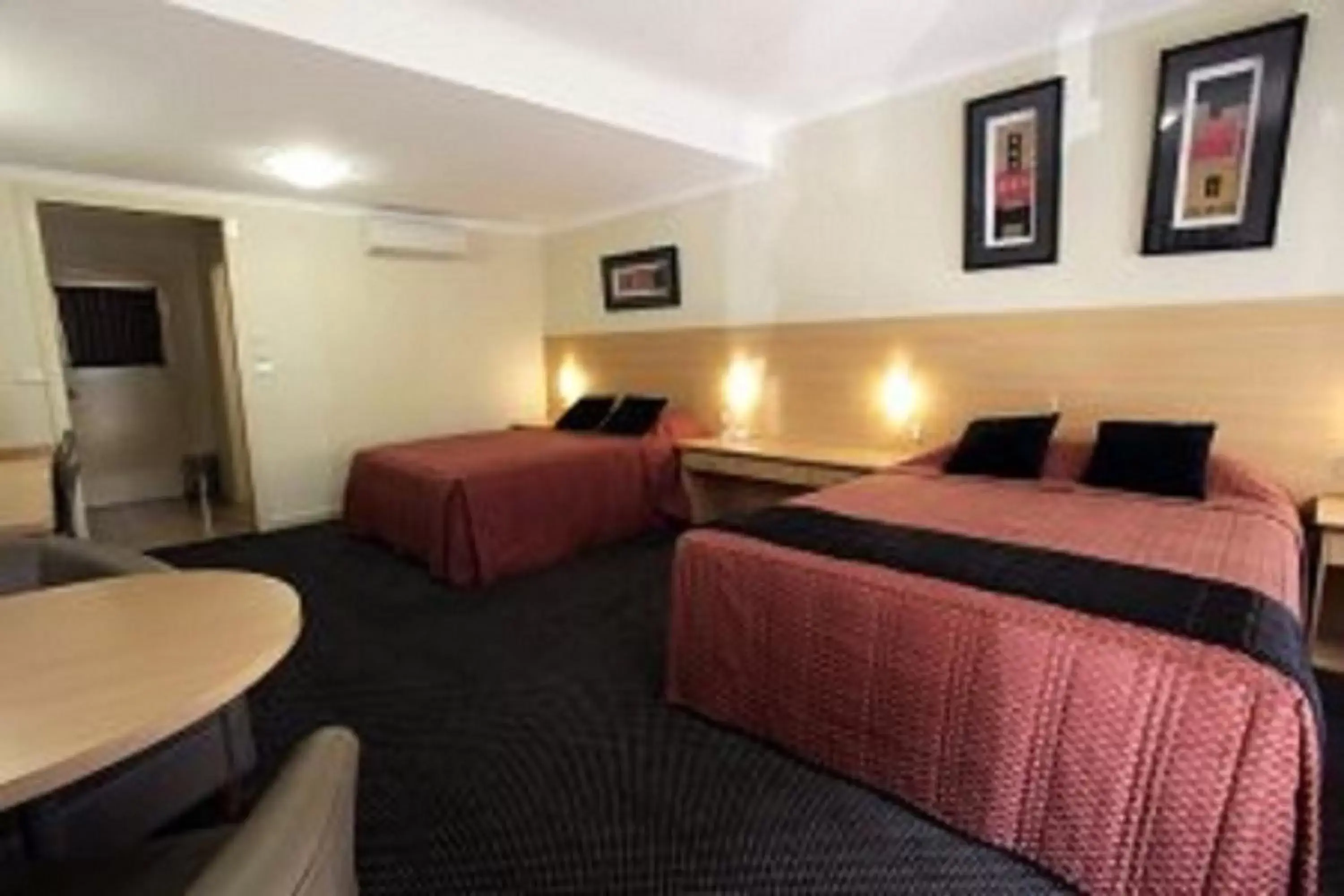 Bedroom, Bed in Cattlemans Country Motor Inn & Serviced Apartments