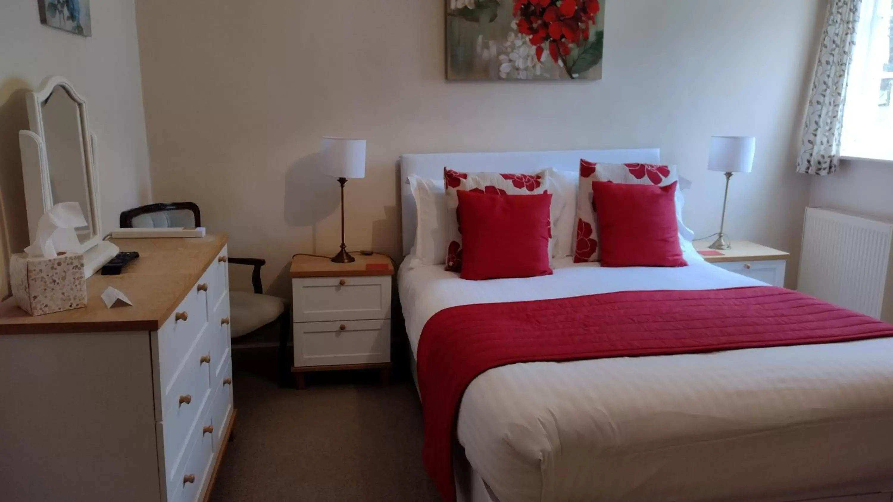 Bedroom, Bed in Buckley Farmhouse