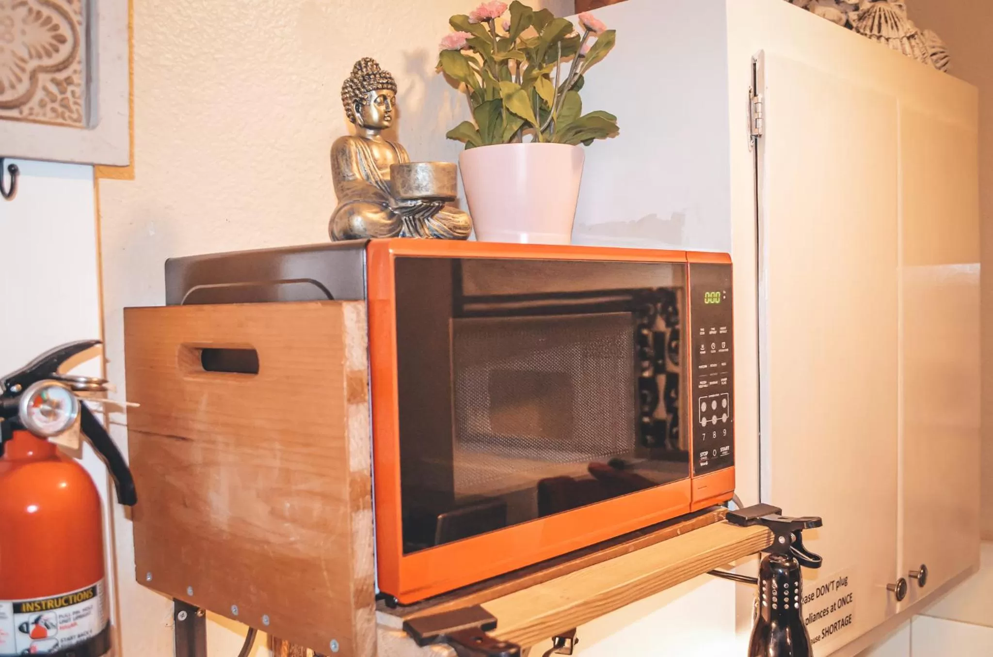 Kitchen or kitchenette in Hollywood Light Haven Lodge