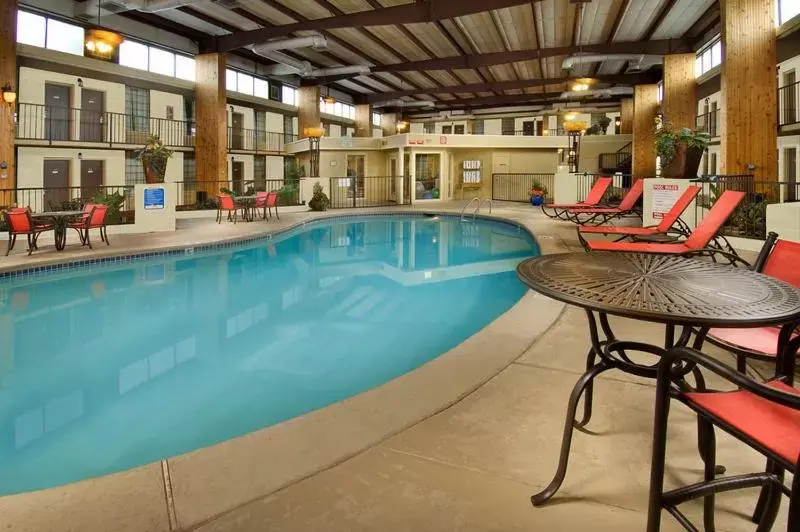 Fitness centre/facilities, Swimming Pool in Northwest Inn