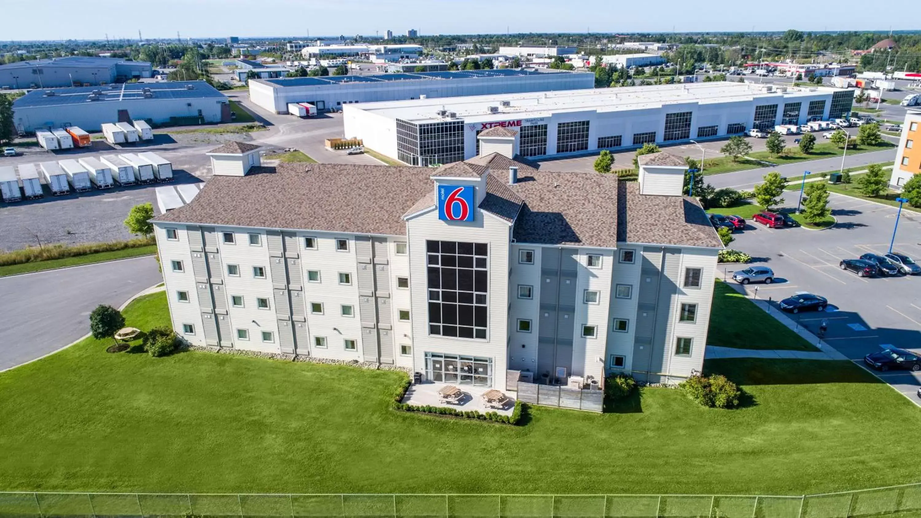 Bird's eye view, Bird's-eye View in Motel 6-Kingston, ON