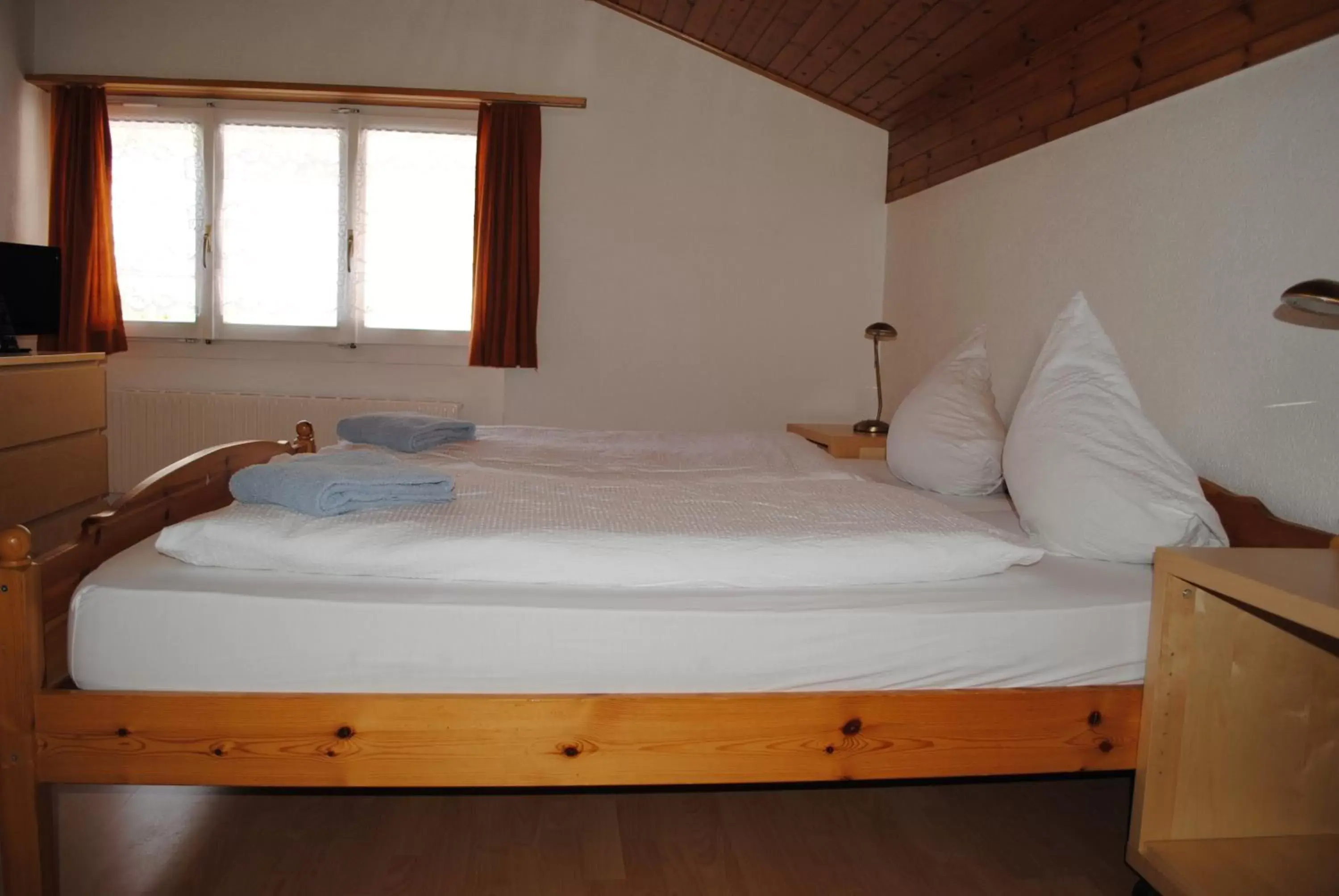 Bed in Hotel Weisses Kreuz