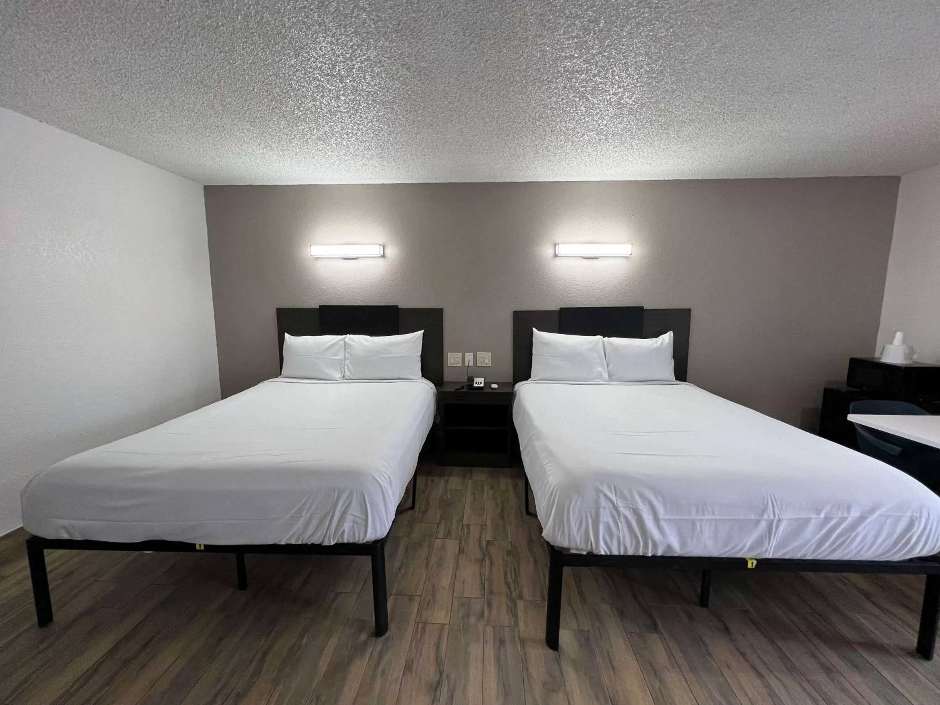 Bedroom, Bed in Motel 6-Orange, CA - Anaheim