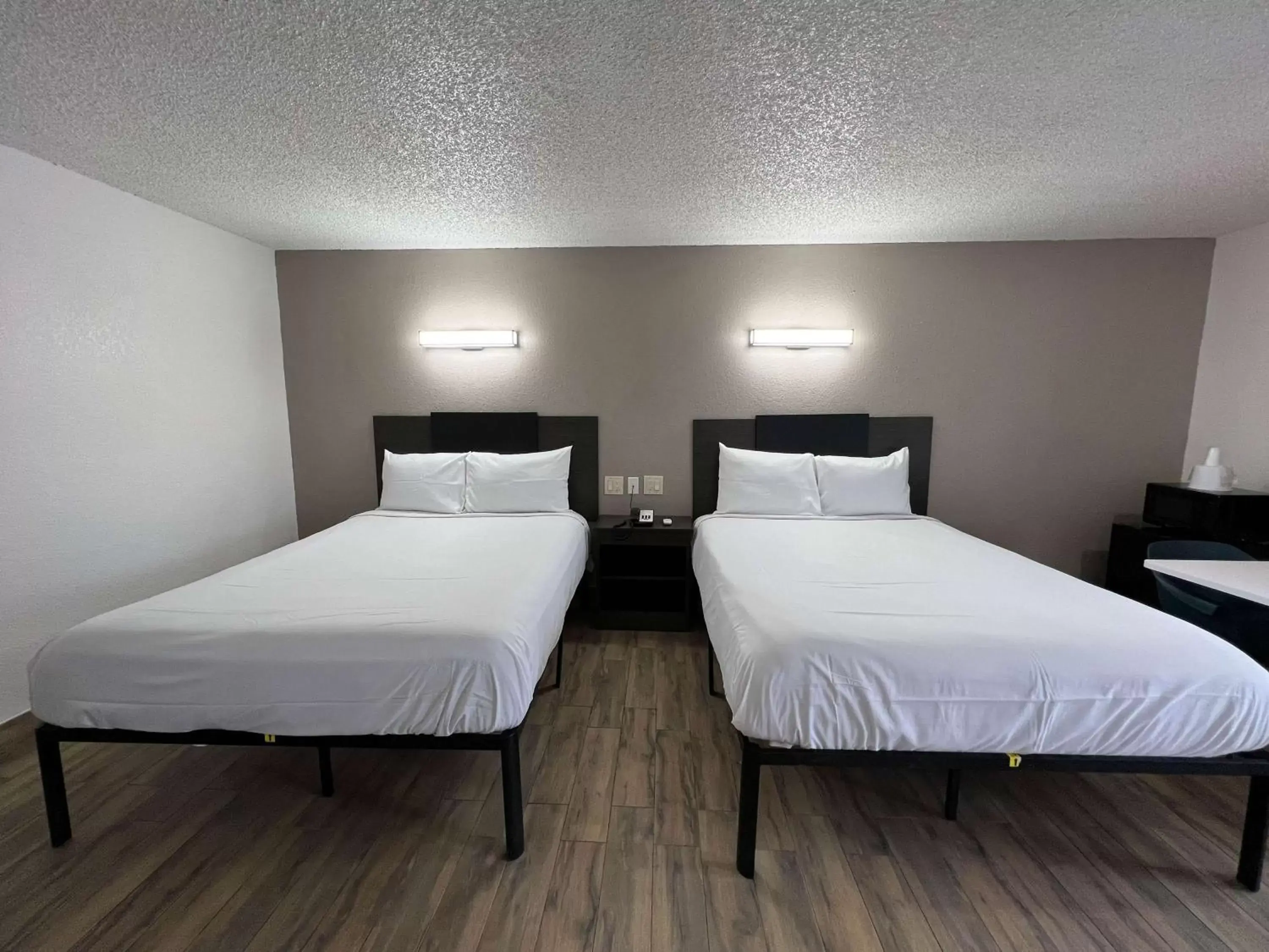 Bedroom, Bed in Motel 6-Orange, CA - Anaheim