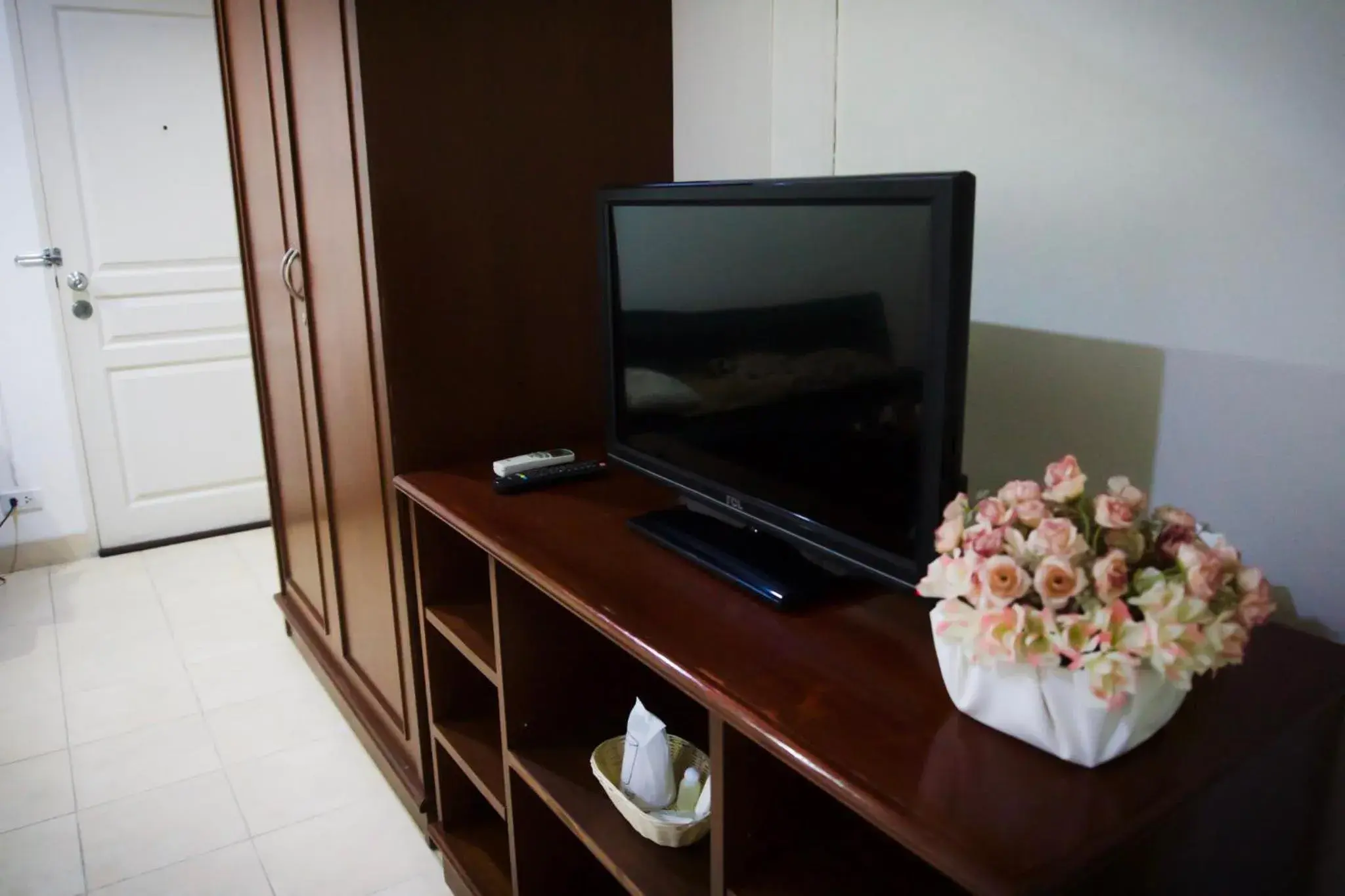 Photo of the whole room, TV/Entertainment Center in Baan Boonanan Apartment