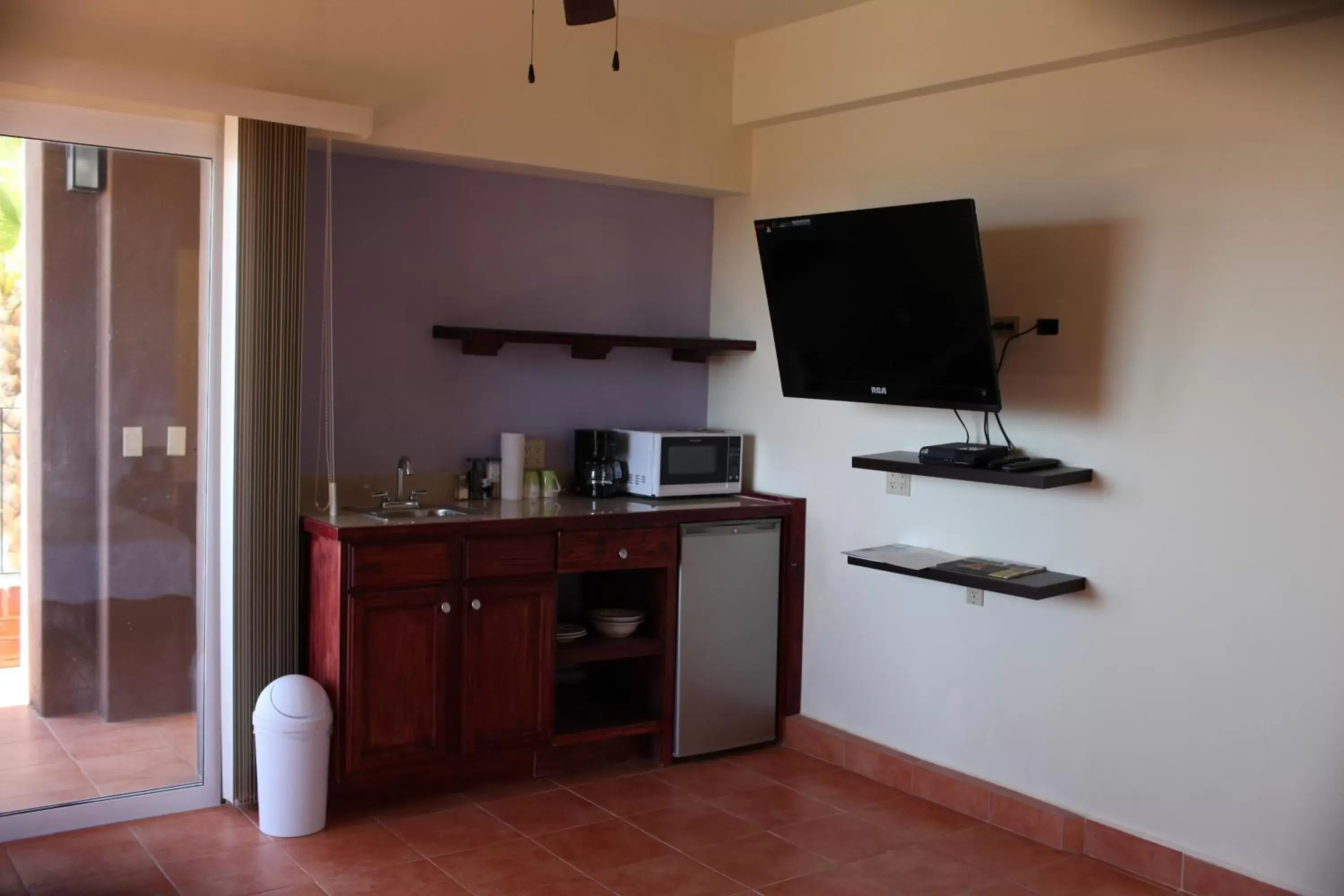 TV and multimedia, Kitchen/Kitchenette in MariaMar Suites