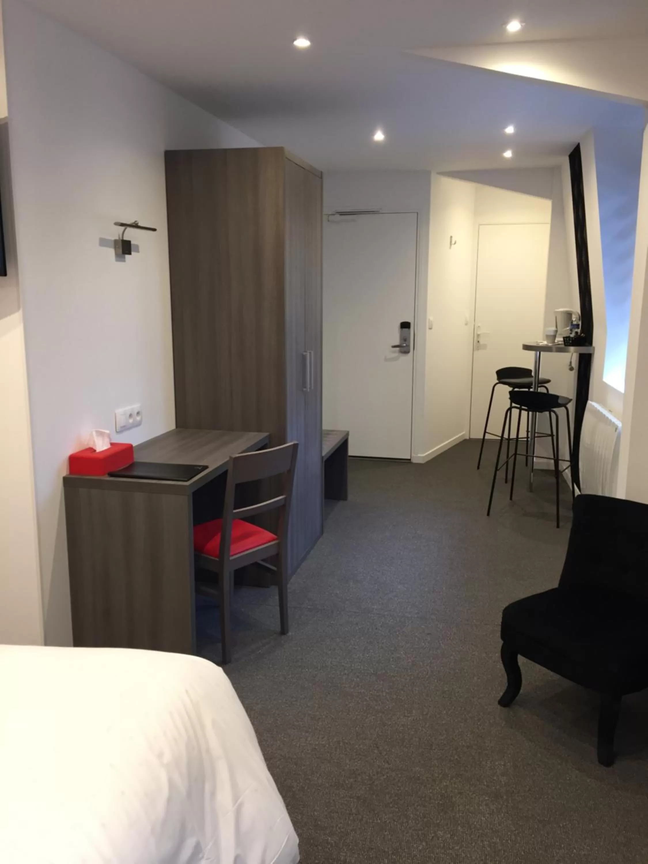 Photo of the whole room, Bed in Le Beverl'inn