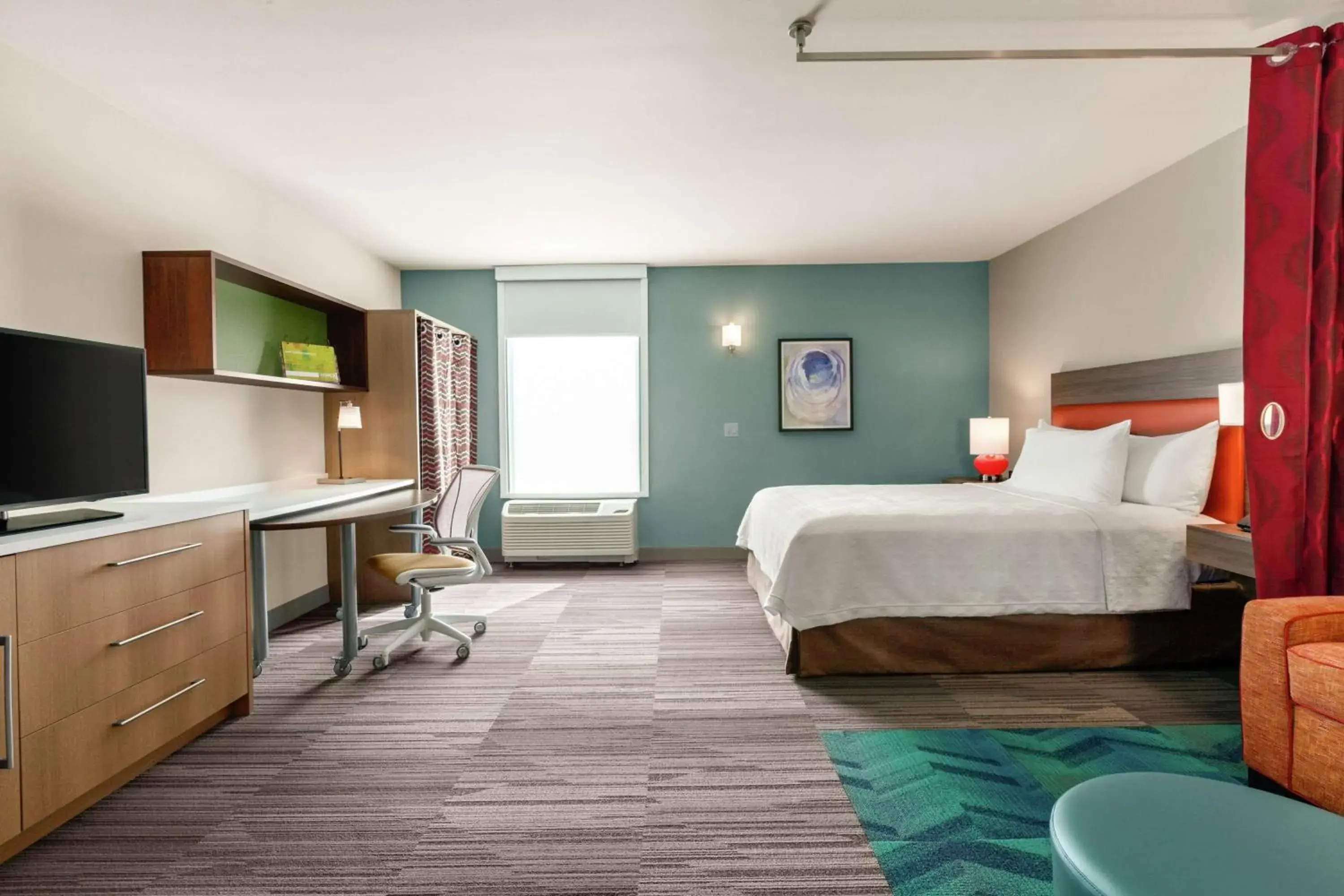 Bedroom, TV/Entertainment Center in Home2 Suites by Hilton Sarasota - Bradenton Airport, FL
