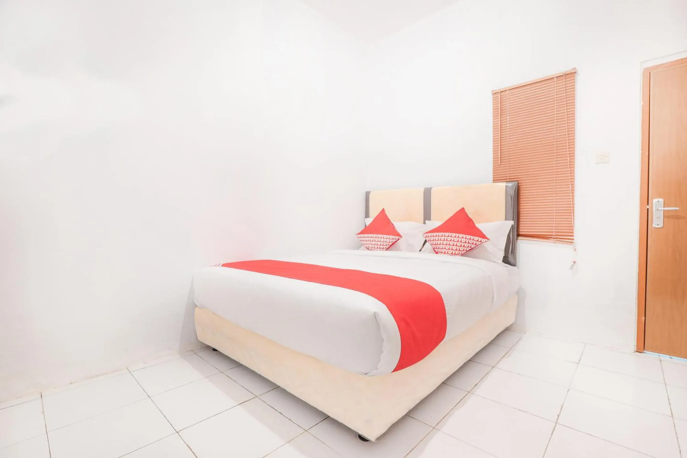 Bedroom, Bed in OYO 160 Lontar Residence Near Bina Sehat Hospital Mandiri