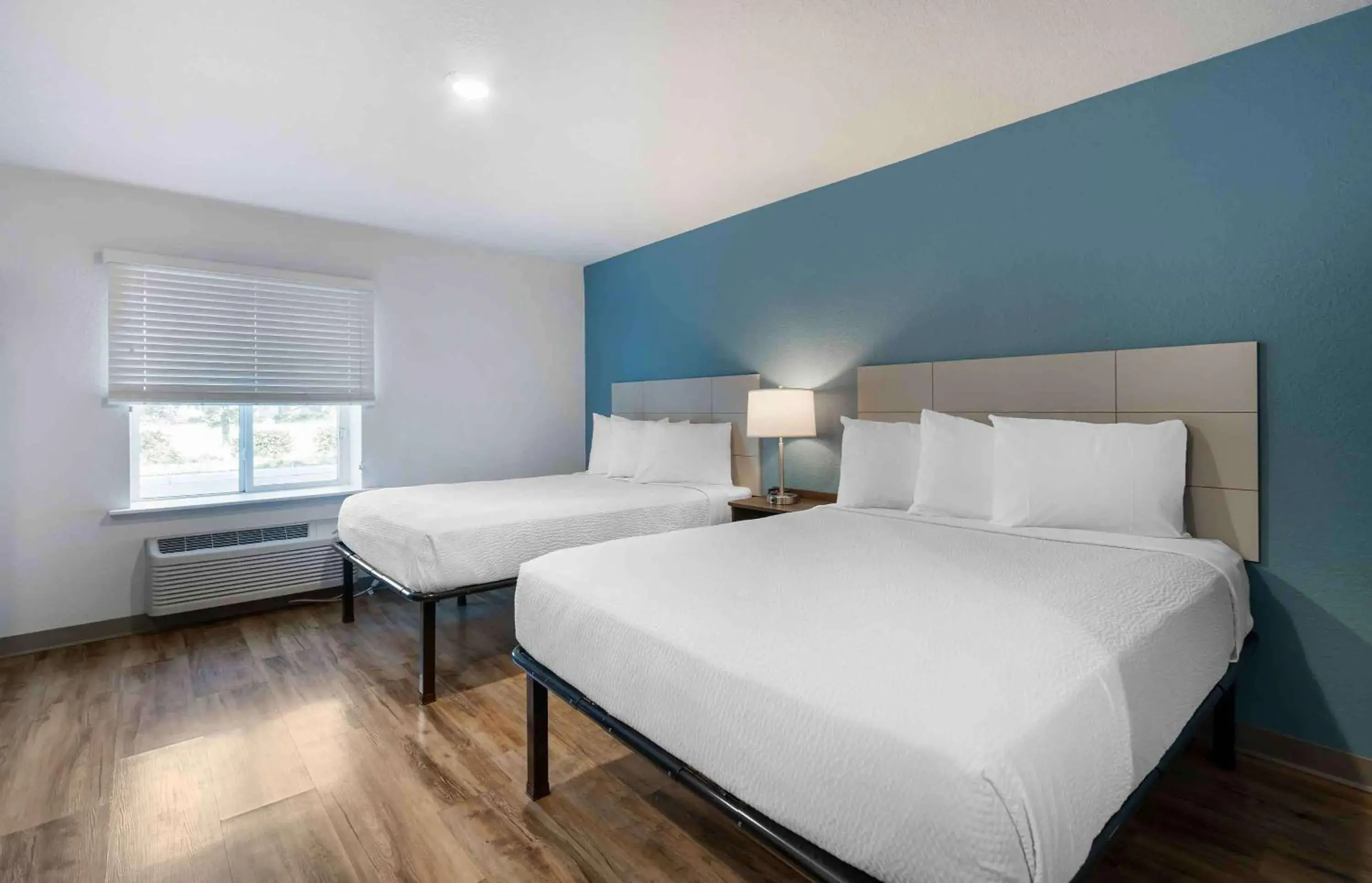 Bedroom, Bed in Extended Stay America Suites - Deerfield Beach