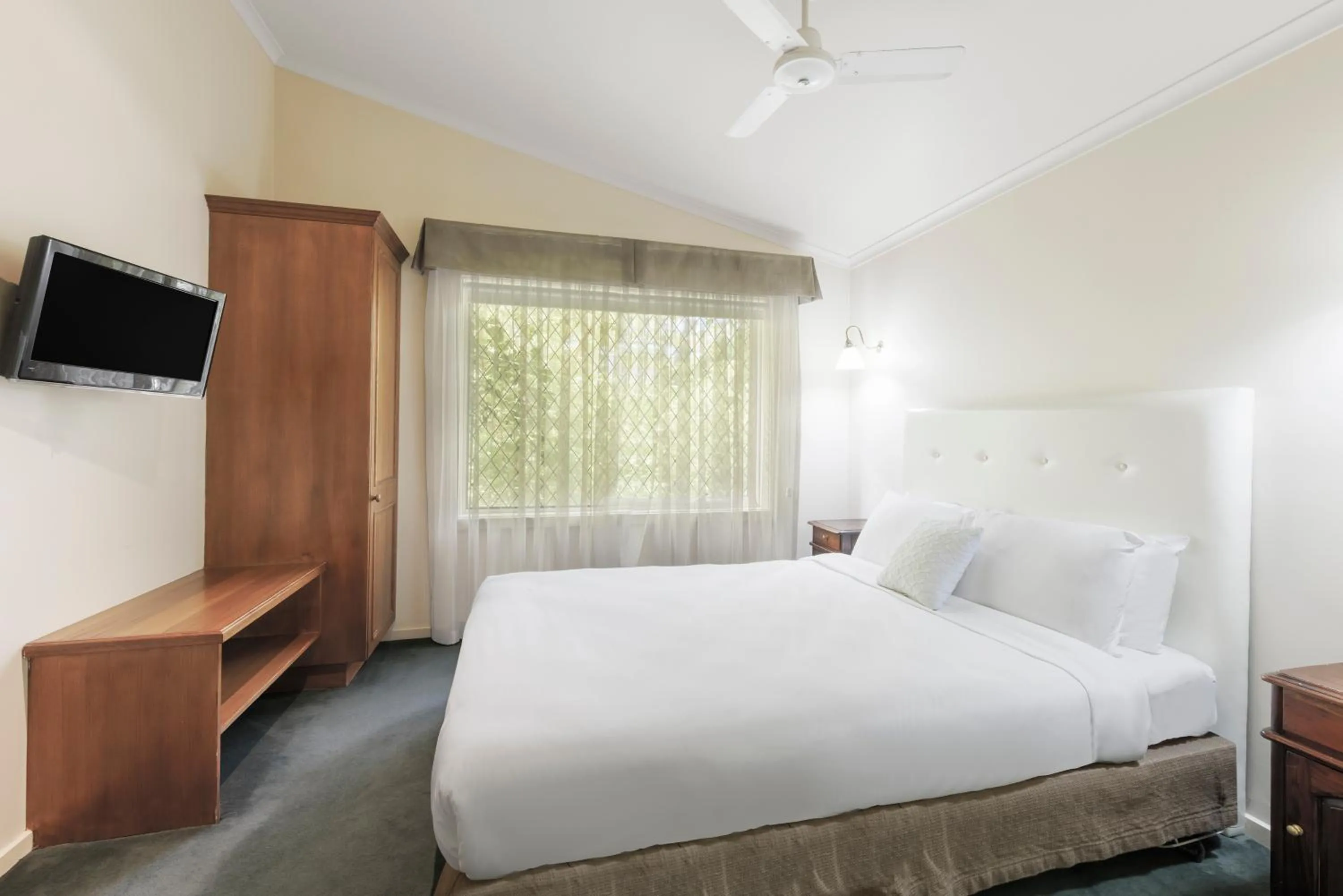 Bed in Elizabethan Lodge