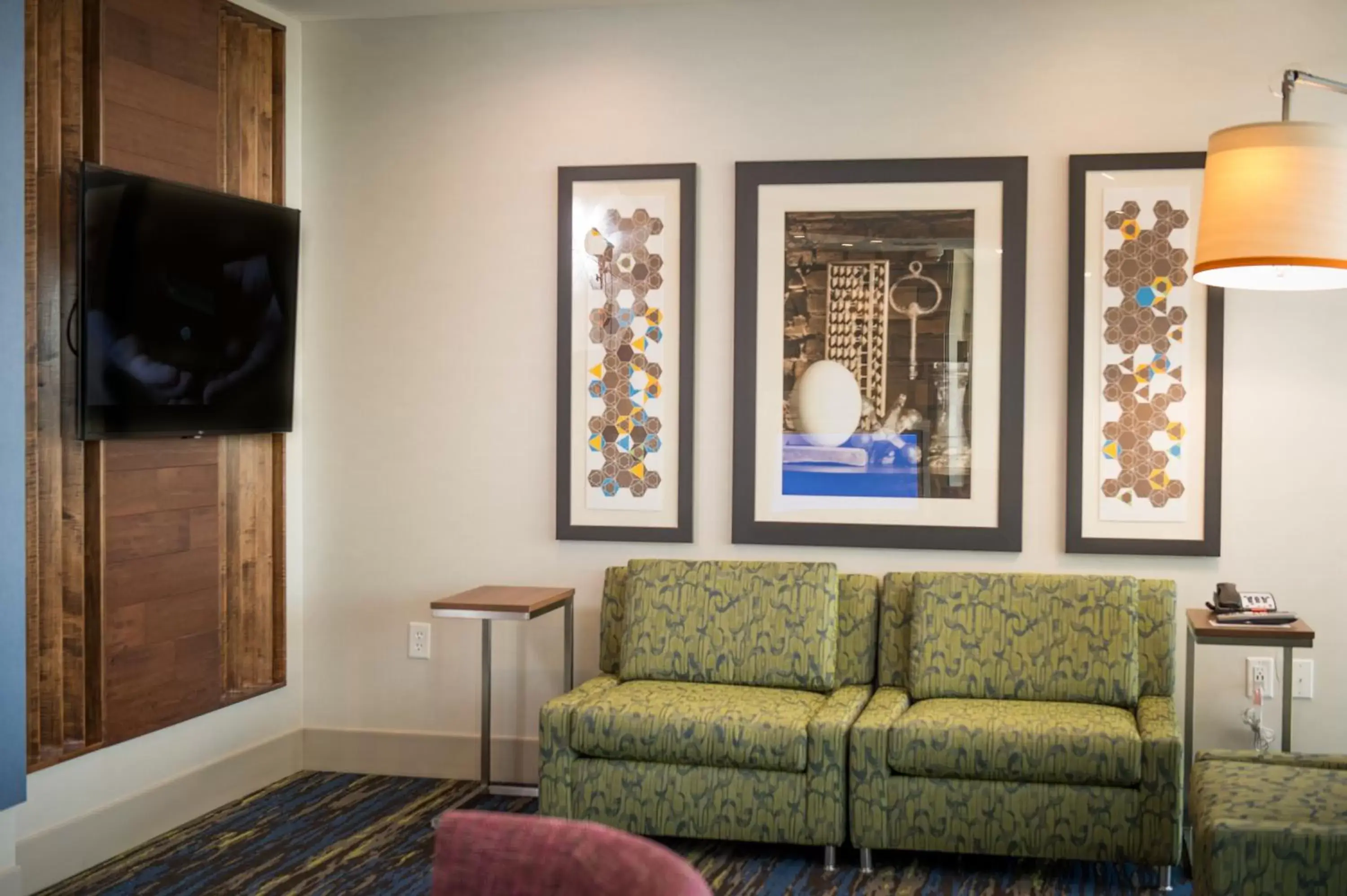Decorative detail, Seating Area in Holiday Inn Express & Suites Rock Falls, an IHG Hotel