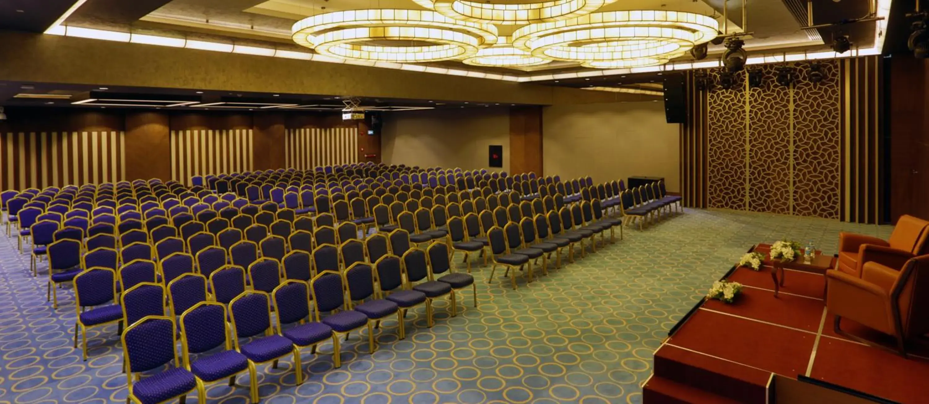 Meeting/conference room in Royal Stay Palace Hotel