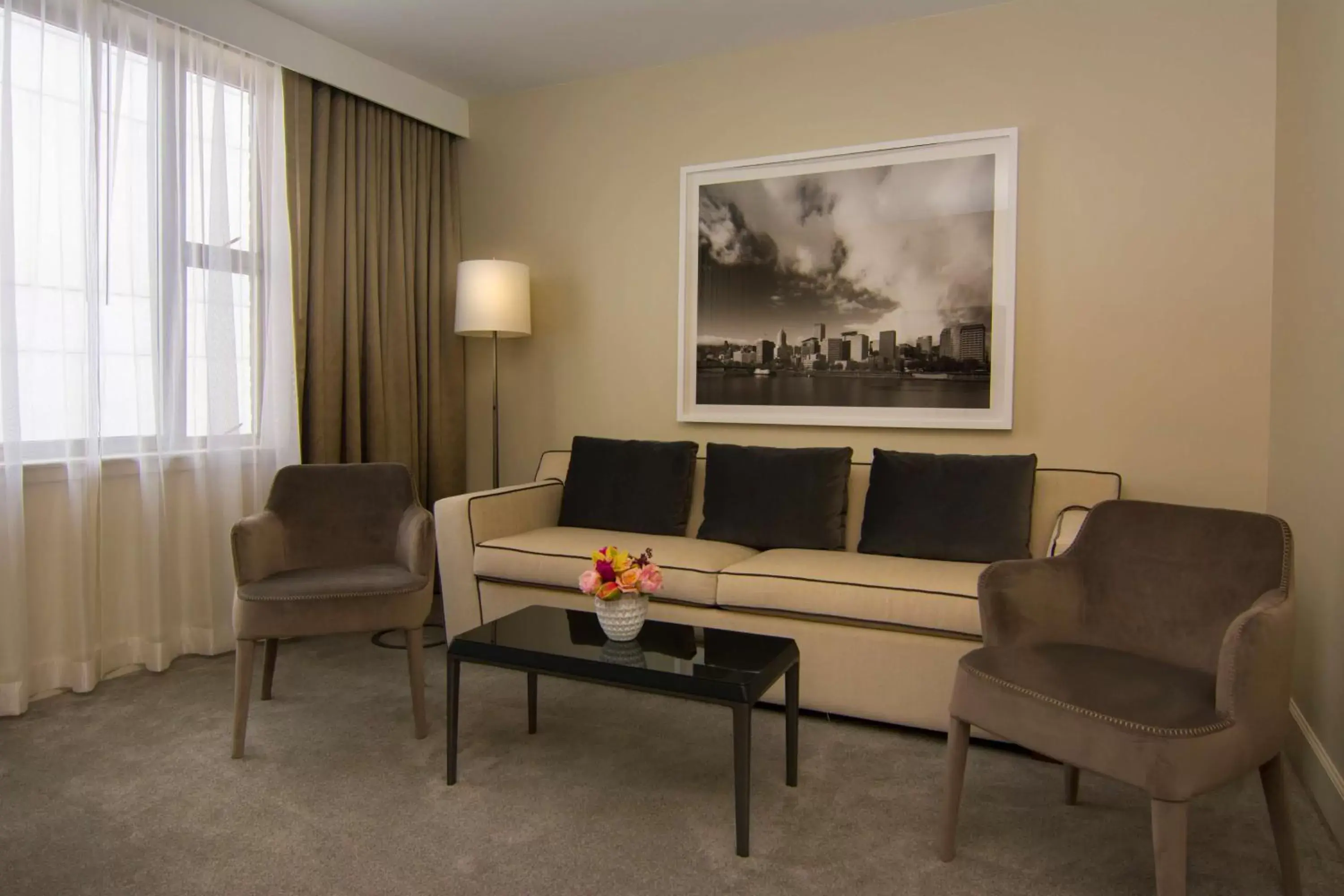 Living room, Seating Area in The Benson Portland, Curio Collection by Hilton