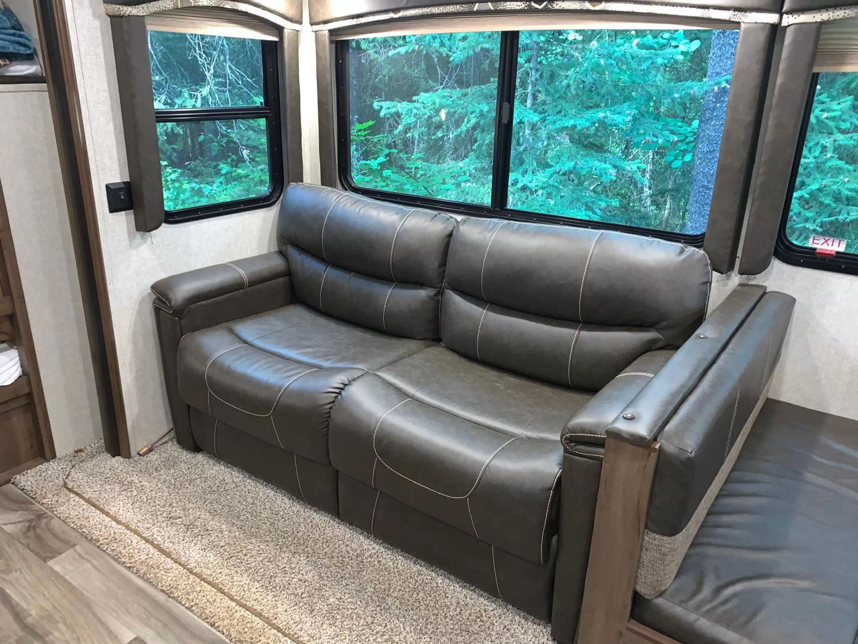 Bed, Seating Area in Glacier Haven Inn