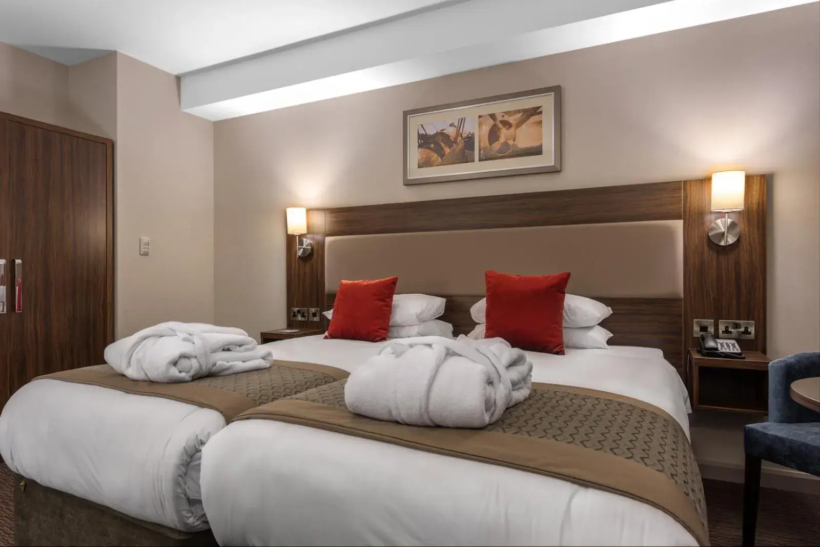 Bedroom, Bed in Heston Hyde Hotel