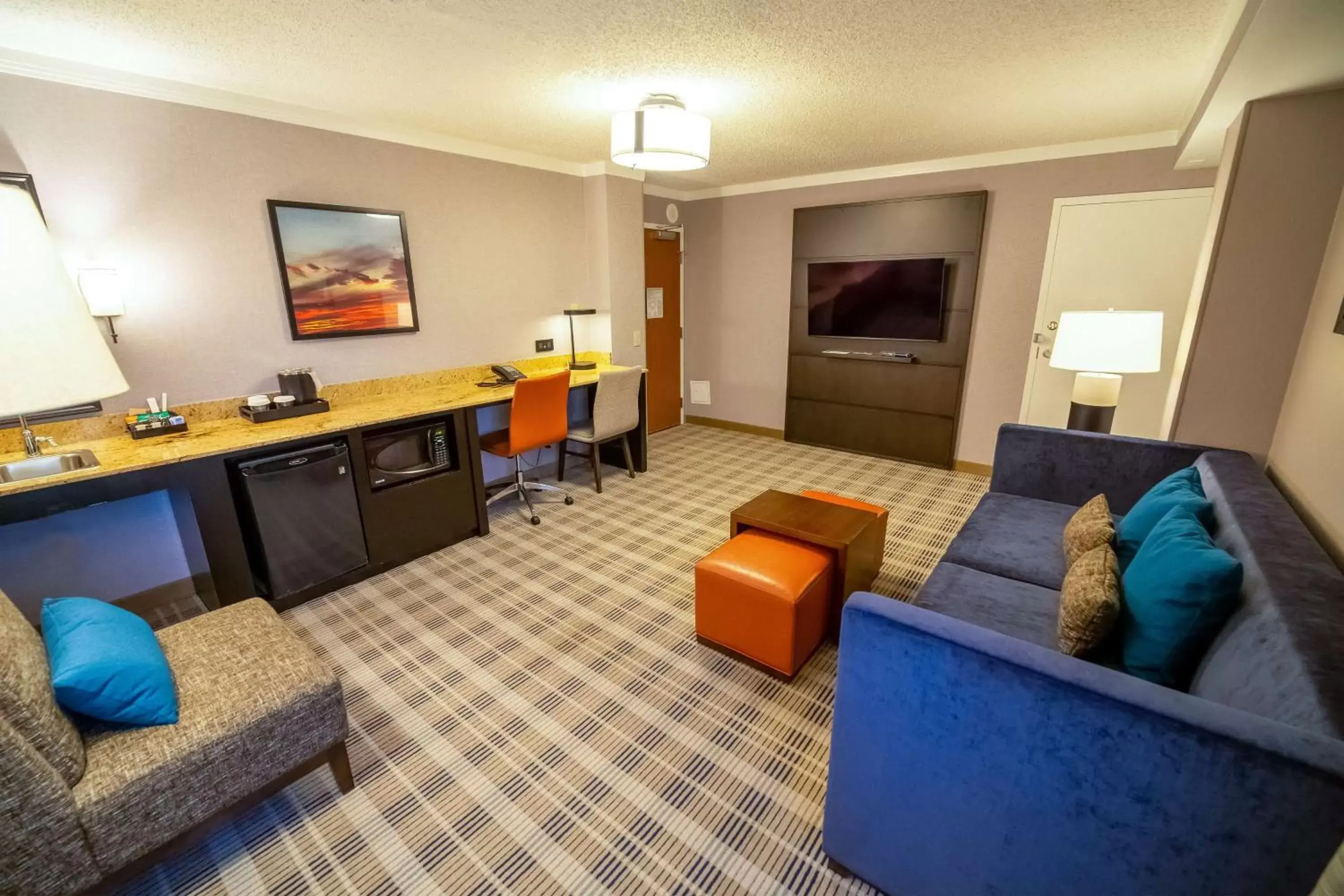 Bedroom, Seating Area in Embassy Suites by Hilton Kansas City Overland Park