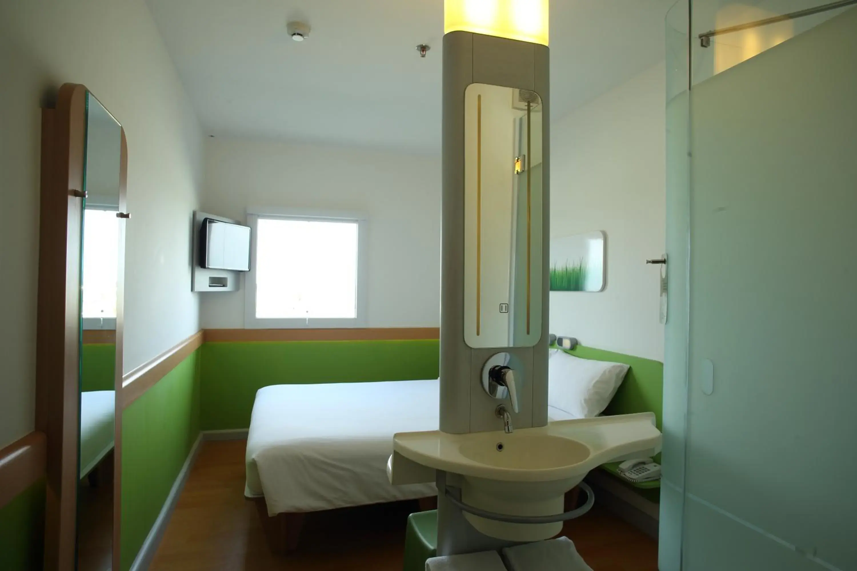 Bed, Bathroom in Ibis Budget Surabaya Airport