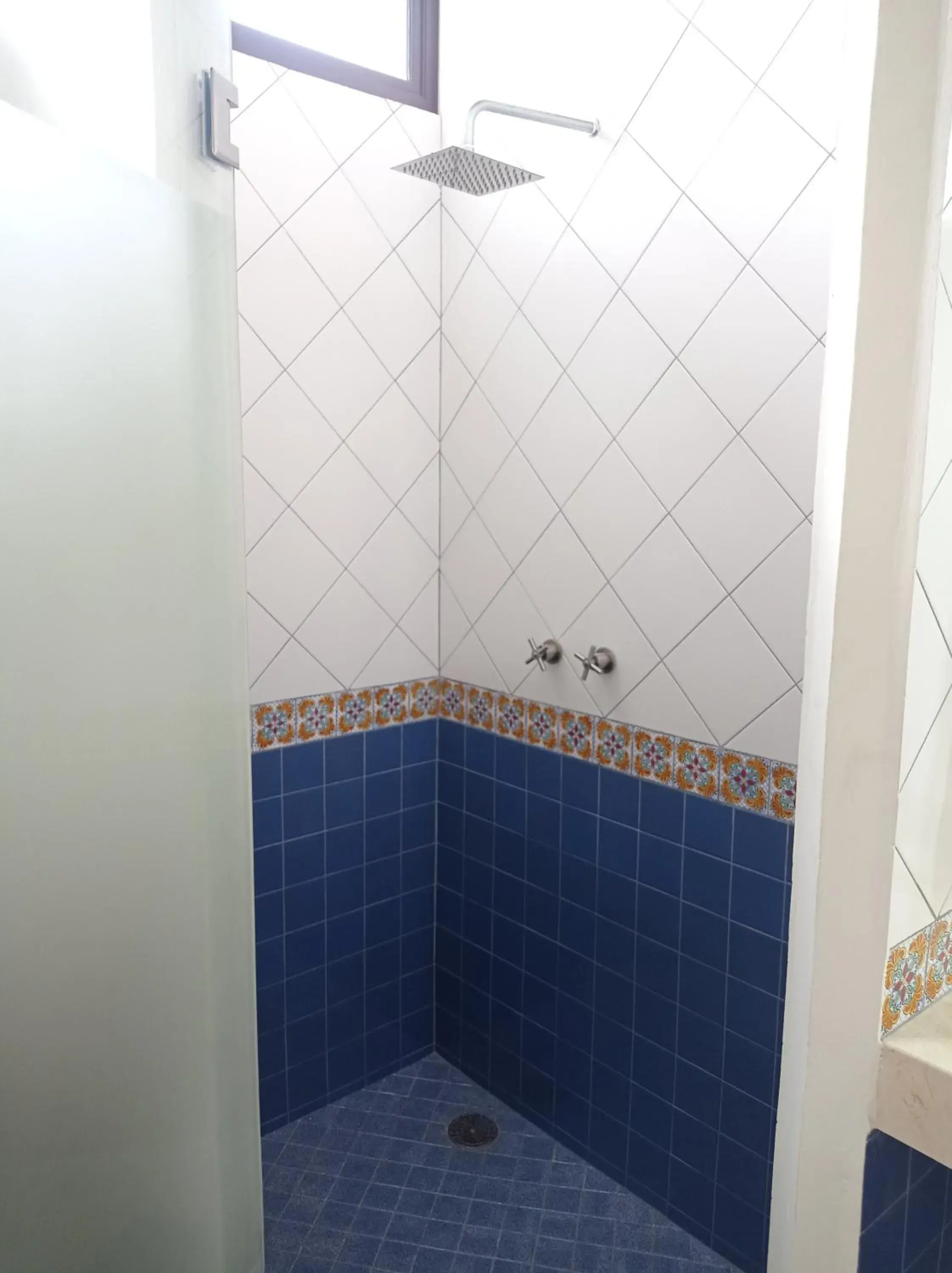 Shower, Bathroom in Posada Antiguo Camino Real